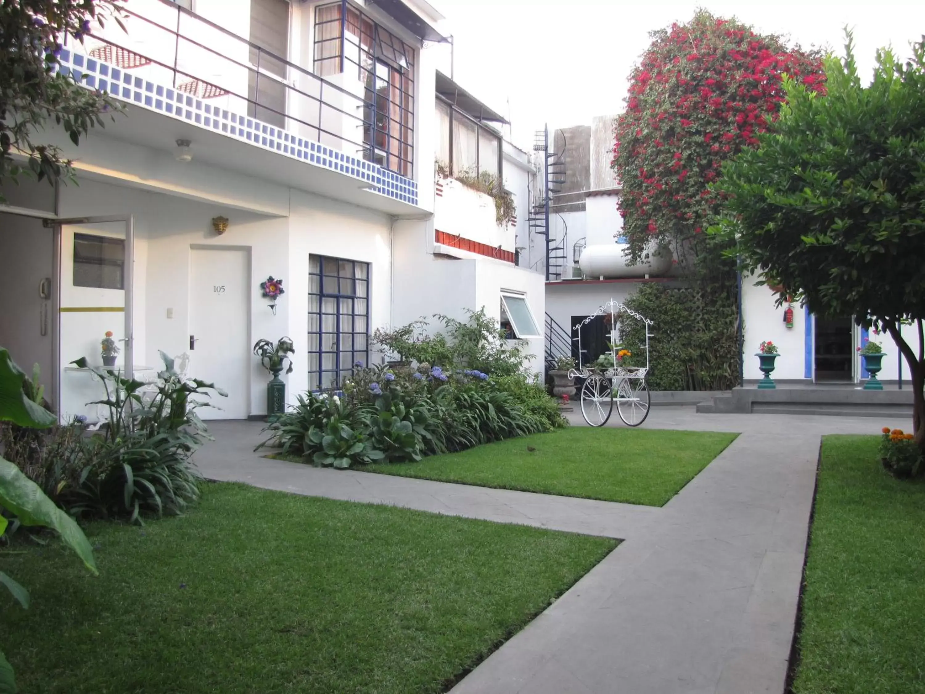 Garden, Property Building in Hotel Casa Gonzalez