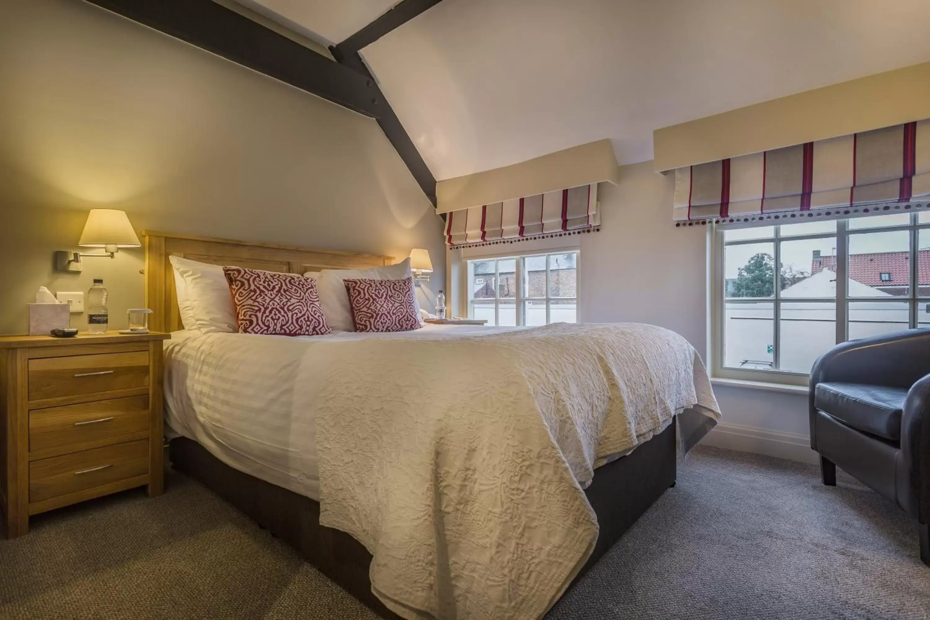 Bedroom, Bed in The Golden Fleece Hotel, Thirsk, North Yorkshire