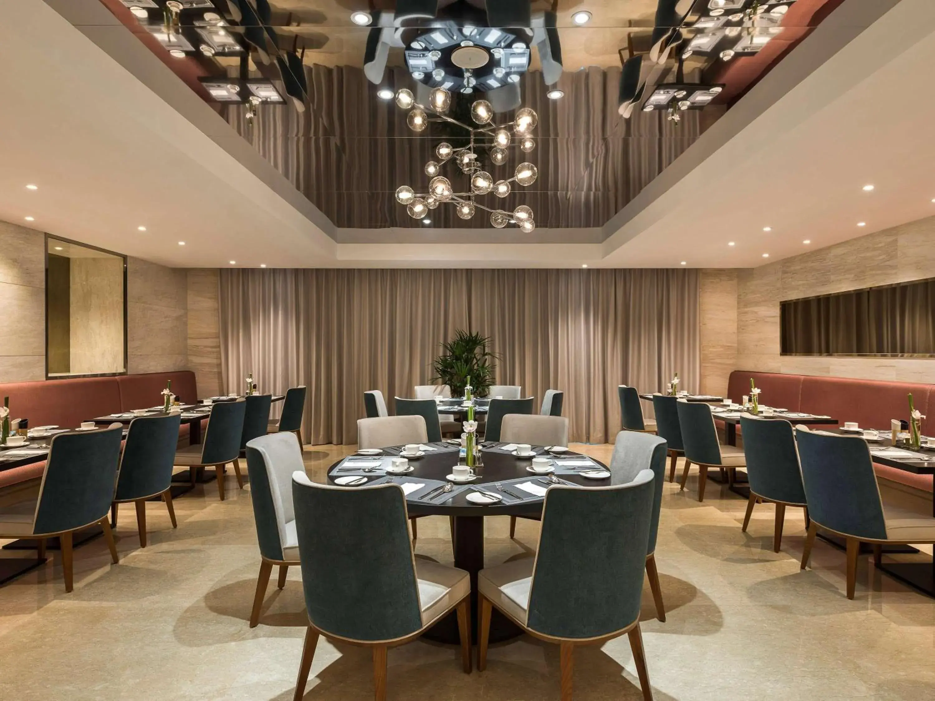 Restaurant/Places to Eat in Novotel Shanghai Hongqiao