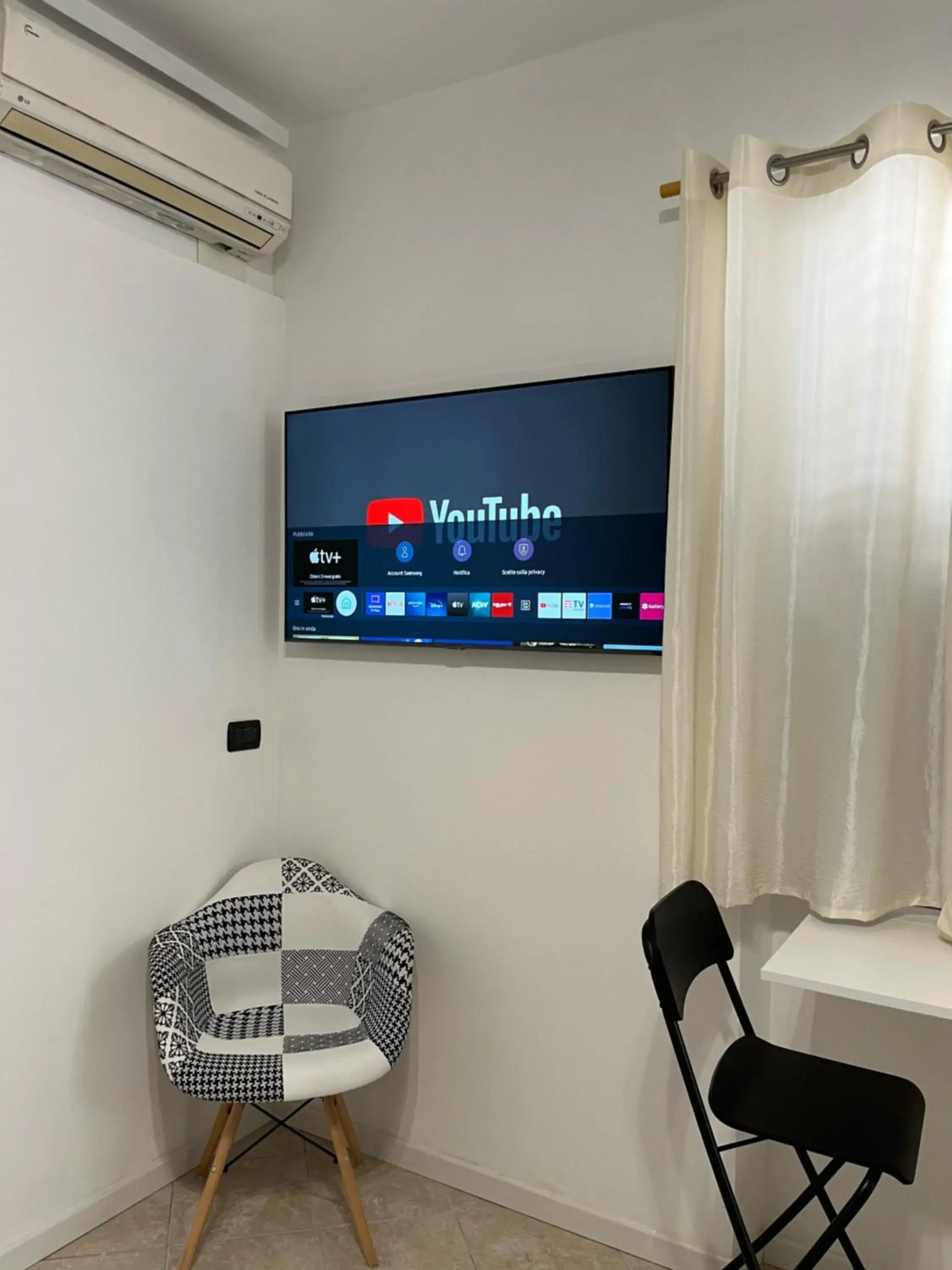 TV and multimedia, Seating Area in Hotel Iacone