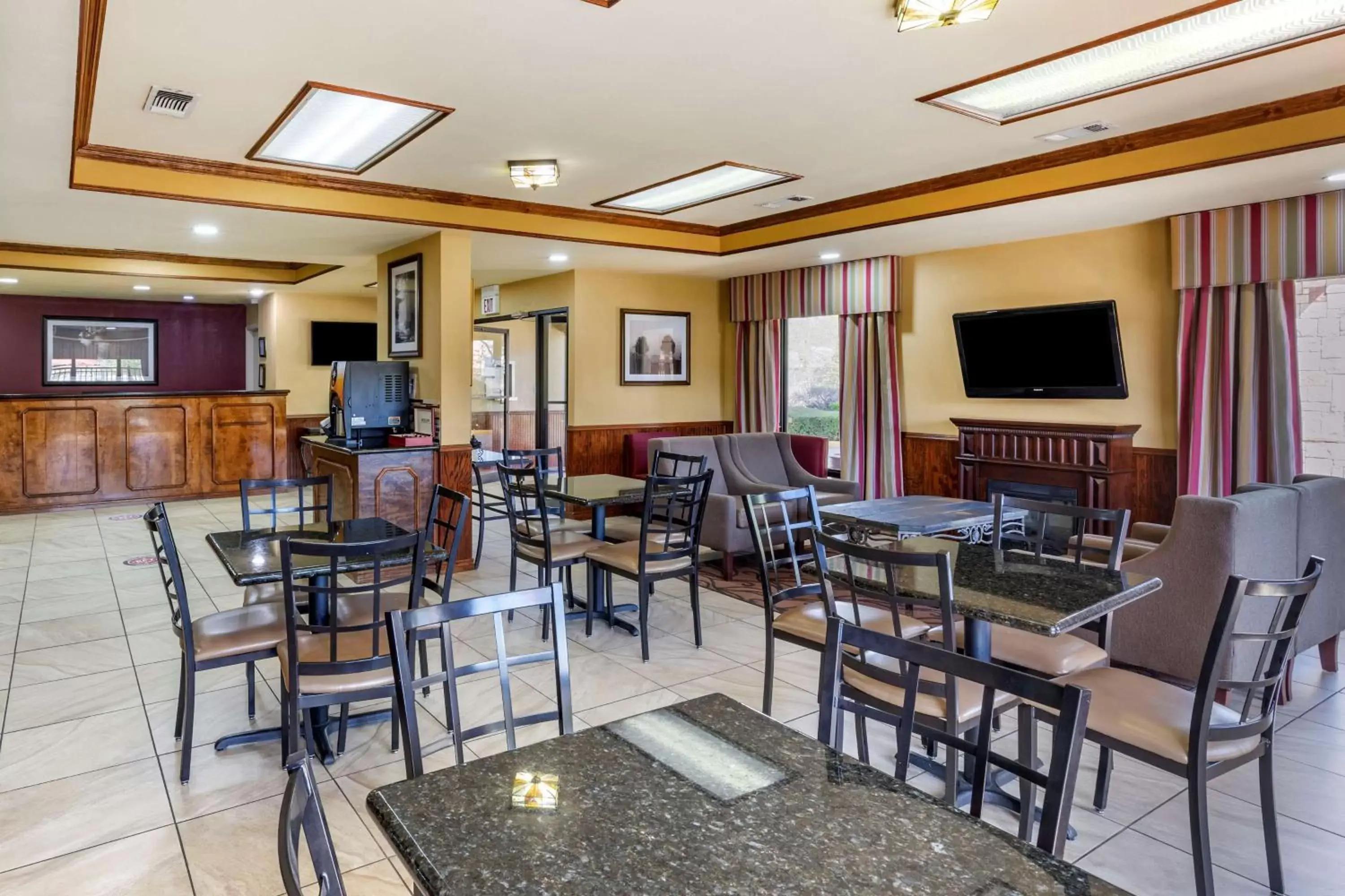 Breakfast, Restaurant/Places to Eat in Best Western Lindale Inn