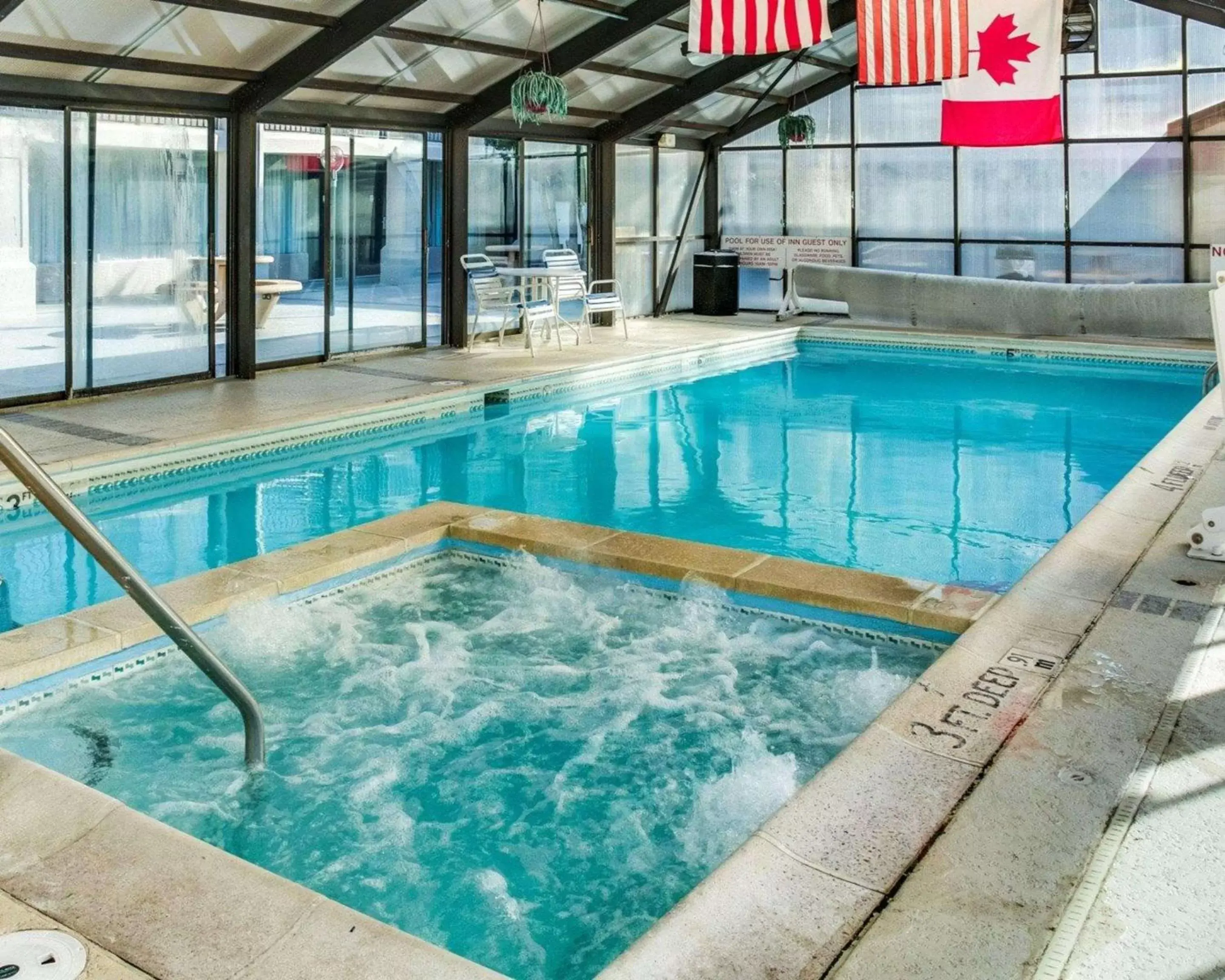 Swimming Pool in Clarion Inn Fredericksburg