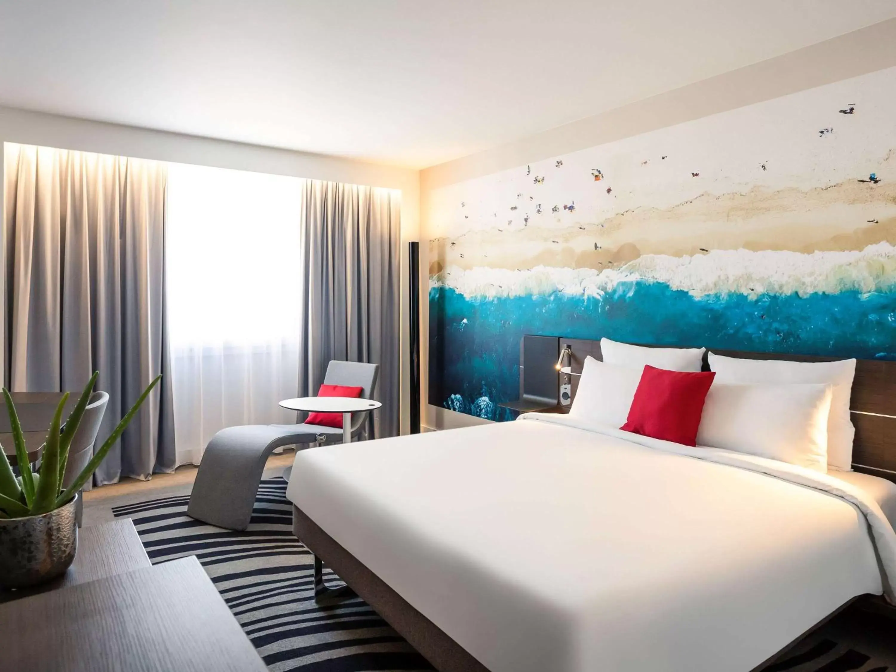 Photo of the whole room, Bed in Novotel Bordeaux Centre Ville