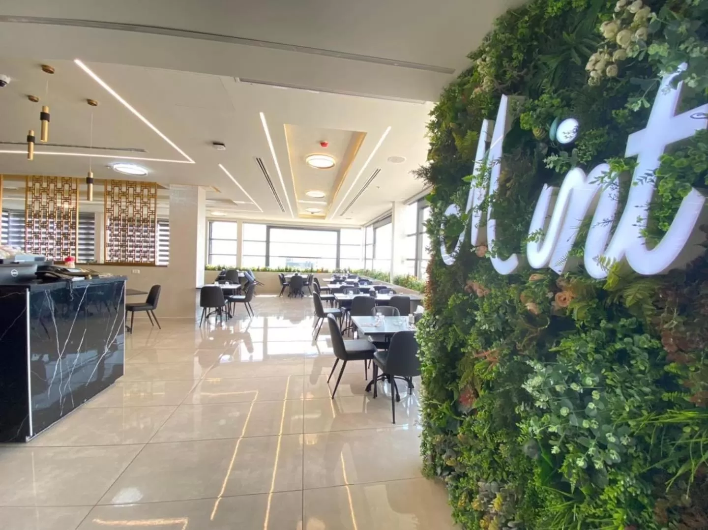 Restaurant/places to eat in Caesar Hotel Ramallah