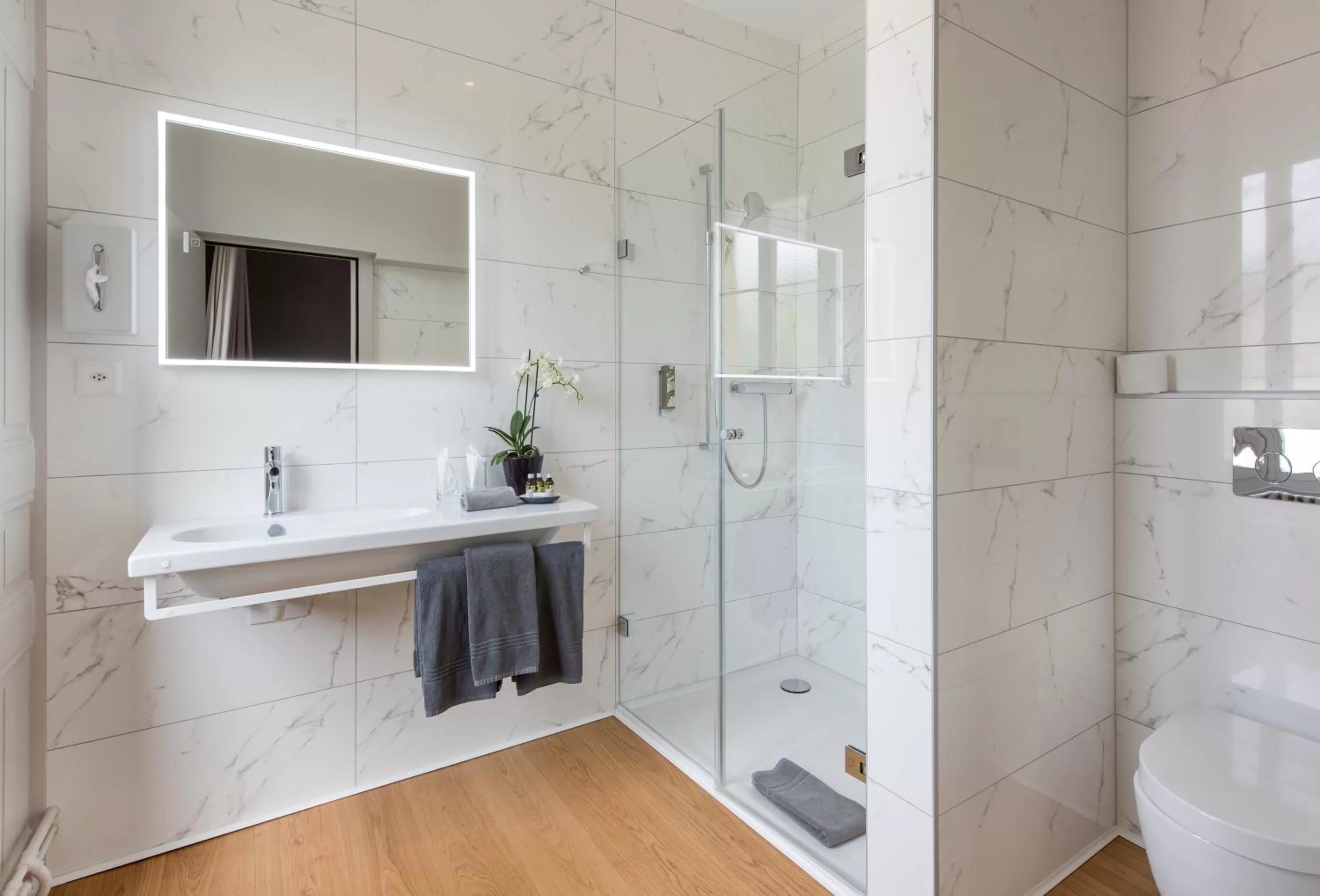 Shower in Hôtel du Théâtre, Boutique Hôtel