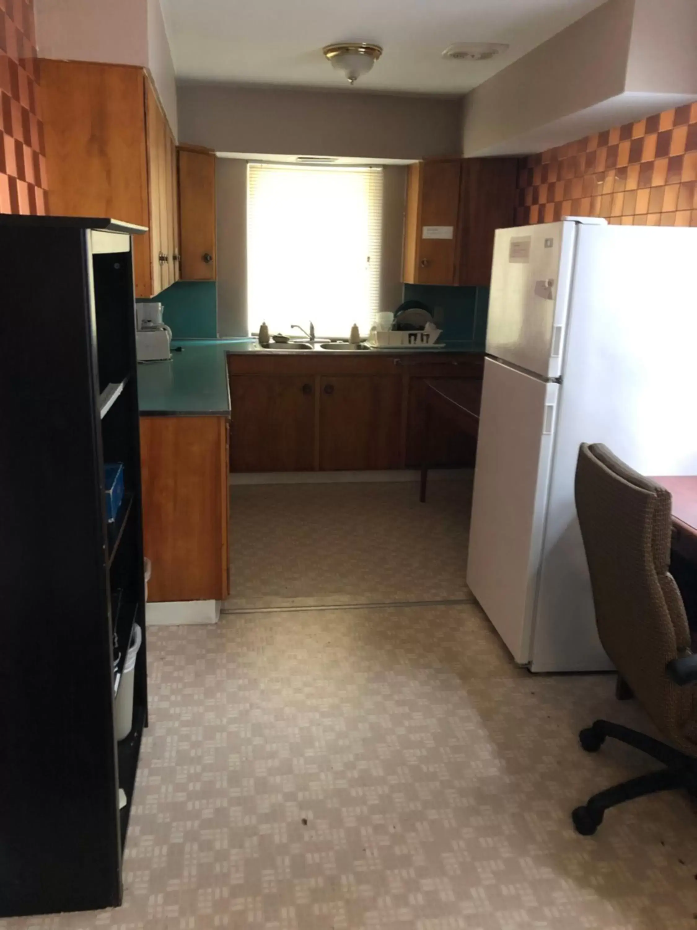 Kitchen or kitchenette, Kitchen/Kitchenette in Downtown Value Inn