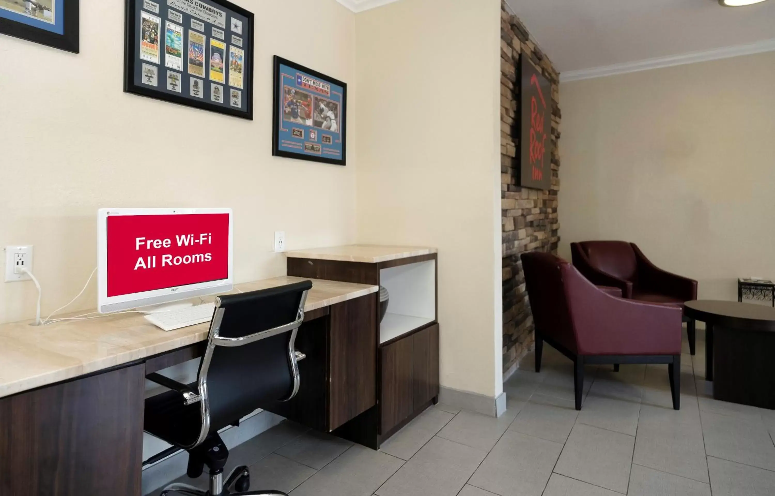 Business facilities, Business Area/Conference Room in Red Roof Inn Arlington - Entertainment District