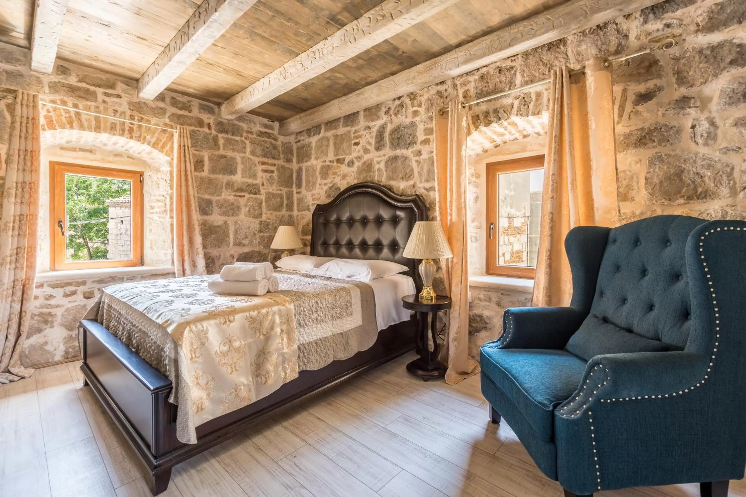 Seating area, Bed in Heritage Palace Varos - MAG Quaint & Elegant Boutique Hotels