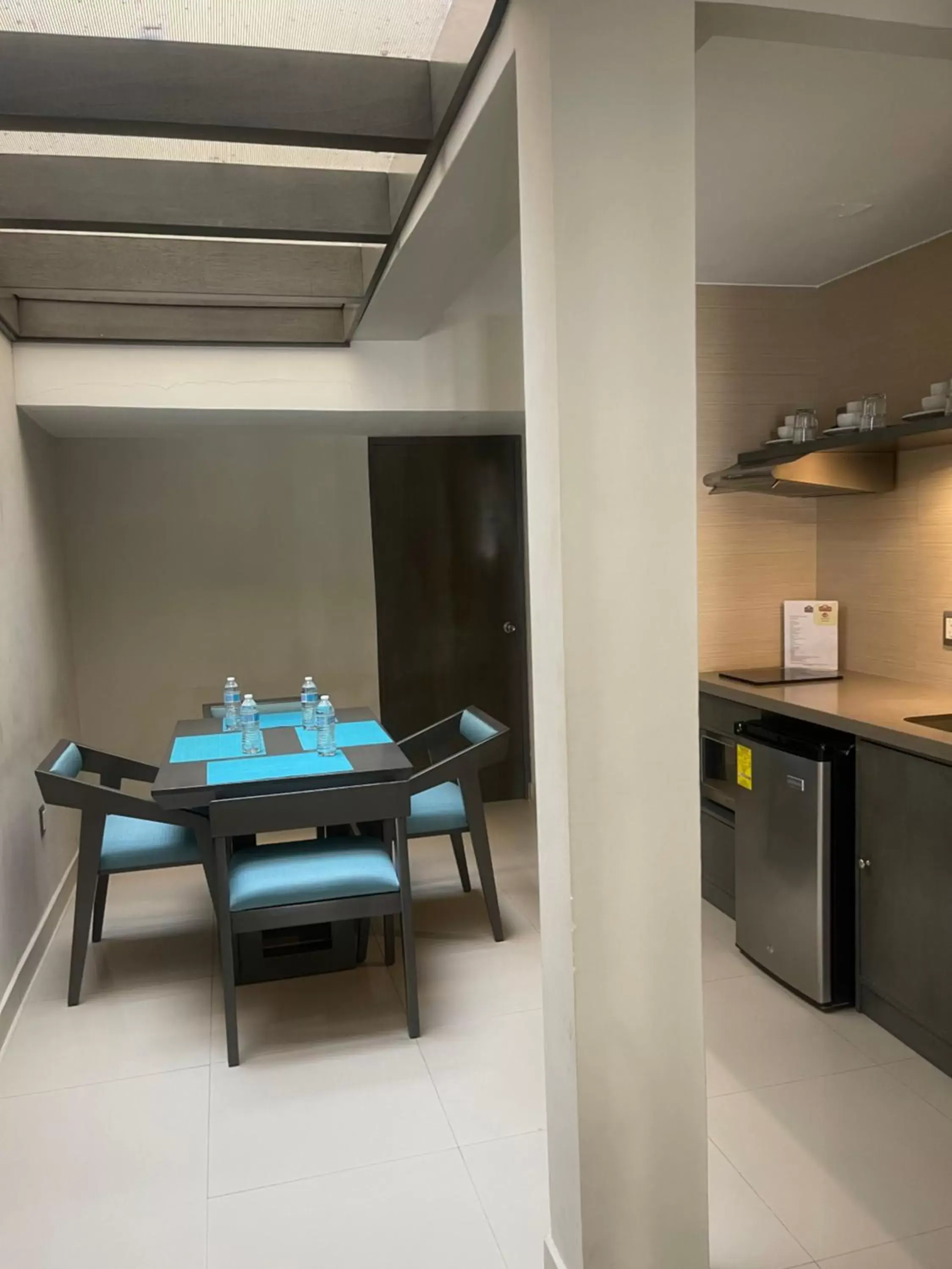Dining area, Kitchen/Kitchenette in Suites San Luis