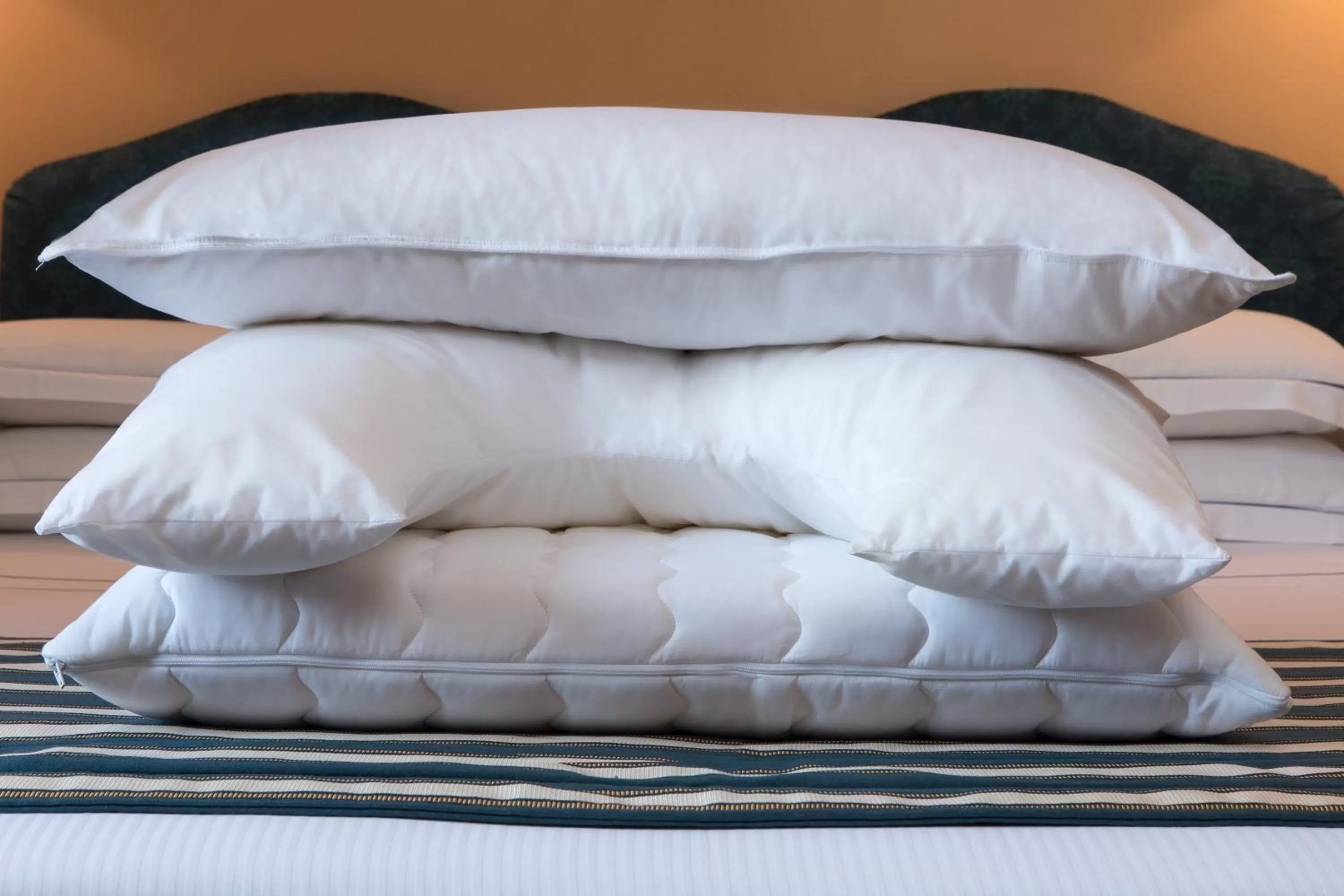 Property building, Bed in Golden Tulip Rome Piram