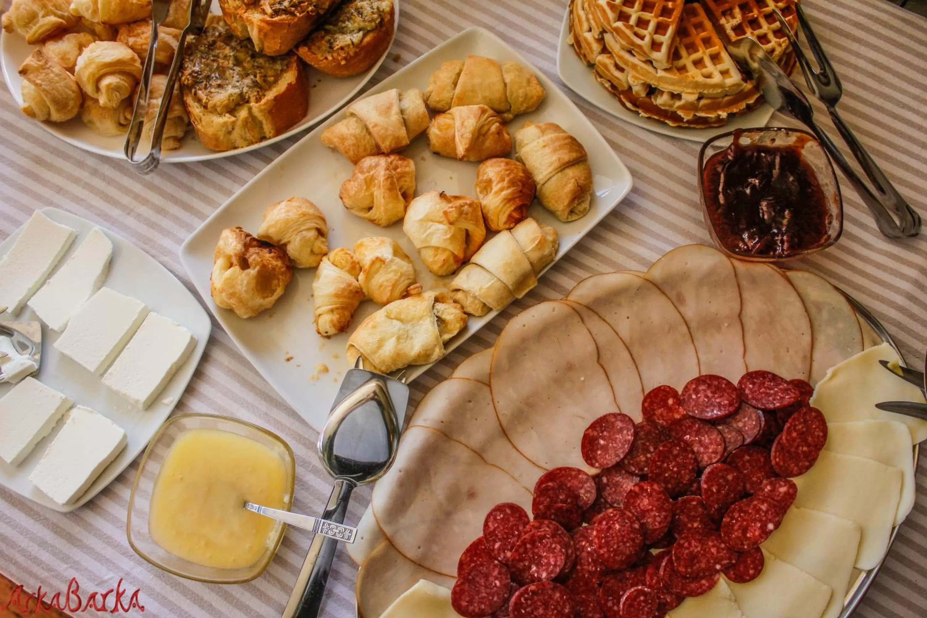 Breakfast in ArkaBarka 2- Floating Dream Rooms and Apartments