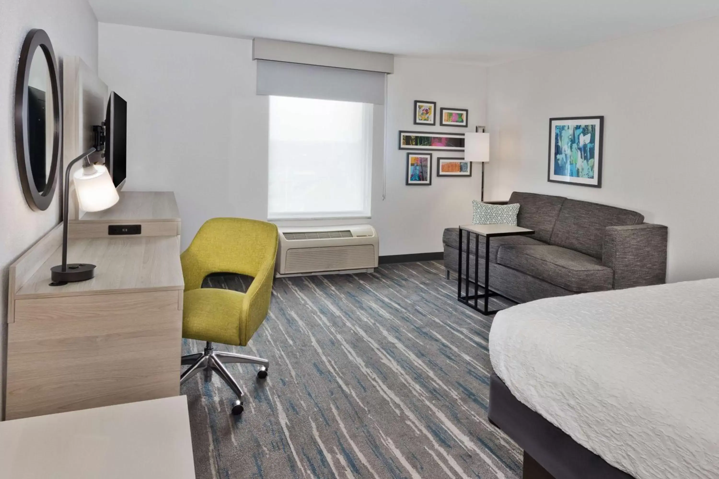Bedroom, Seating Area in Hampton Inn & Suites Phenix City- Columbus Area