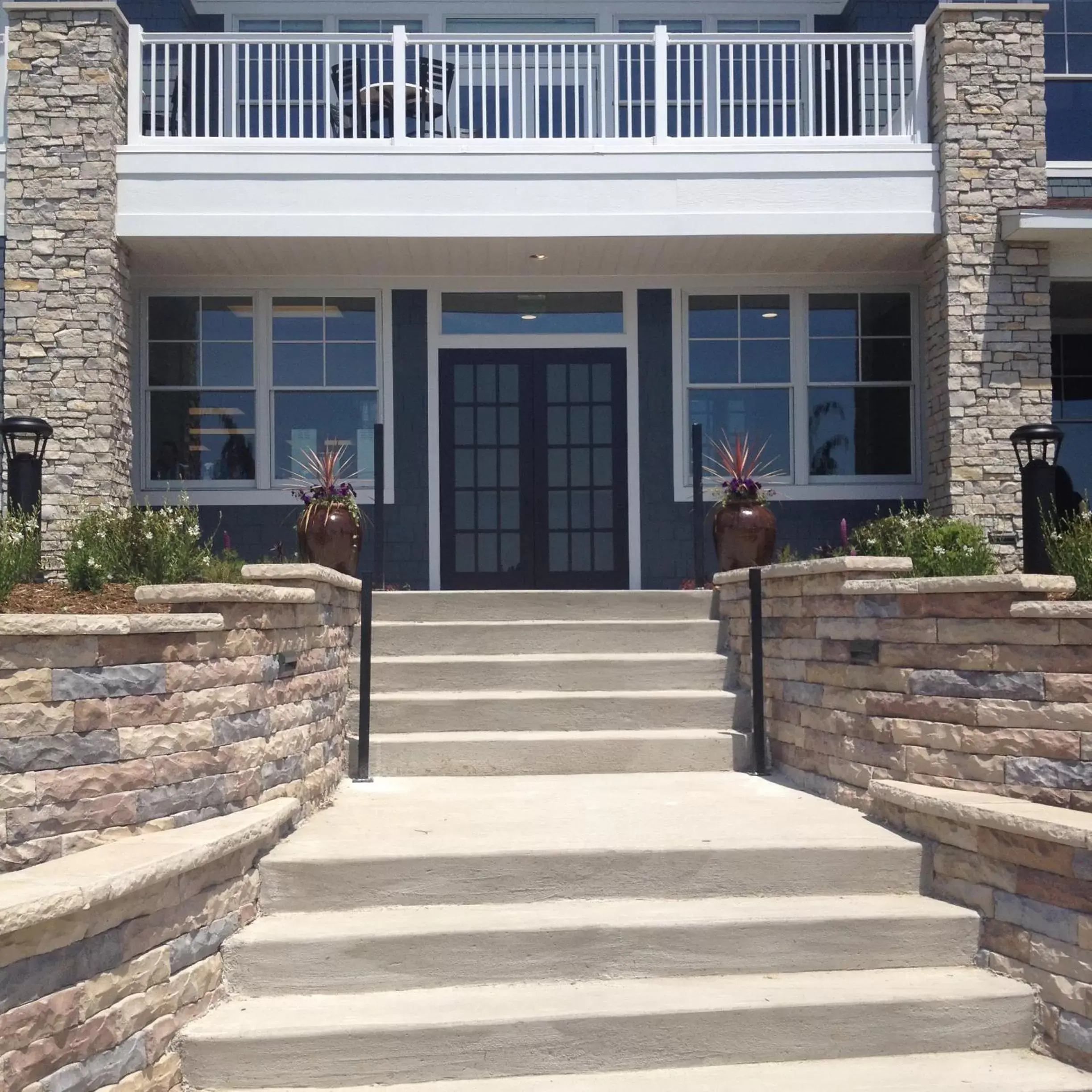 Facade/entrance in The Inn at Harbor Shores