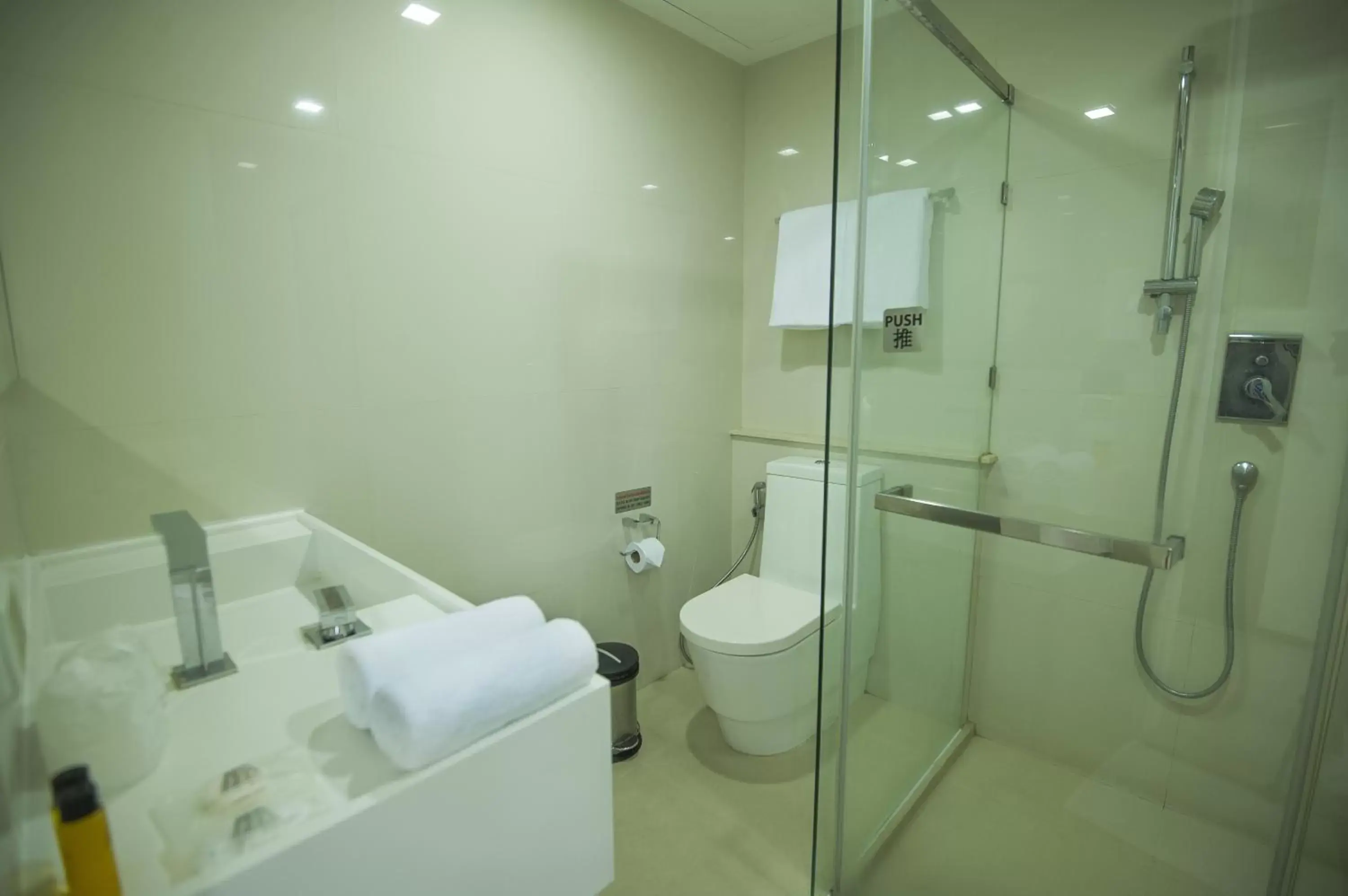 Bathroom in Marvin Suites Hotel