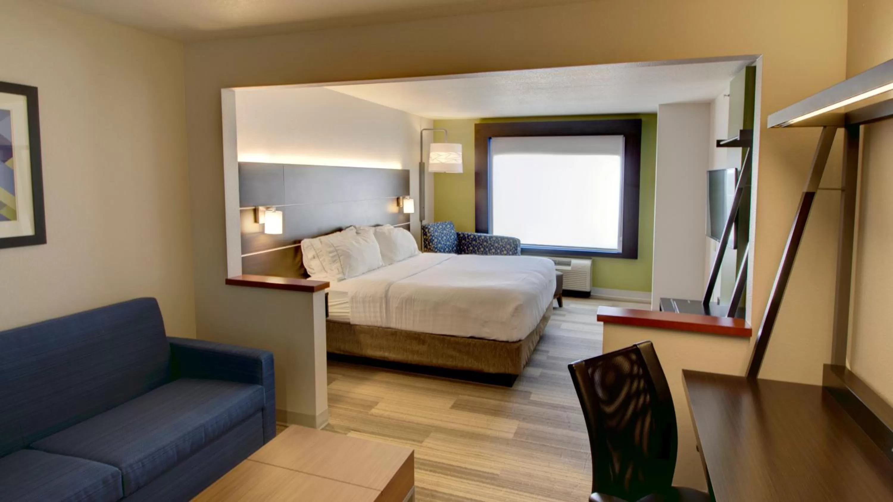 Bedroom, Bed in Holiday Inn Express & Suites Sioux Center by IHG