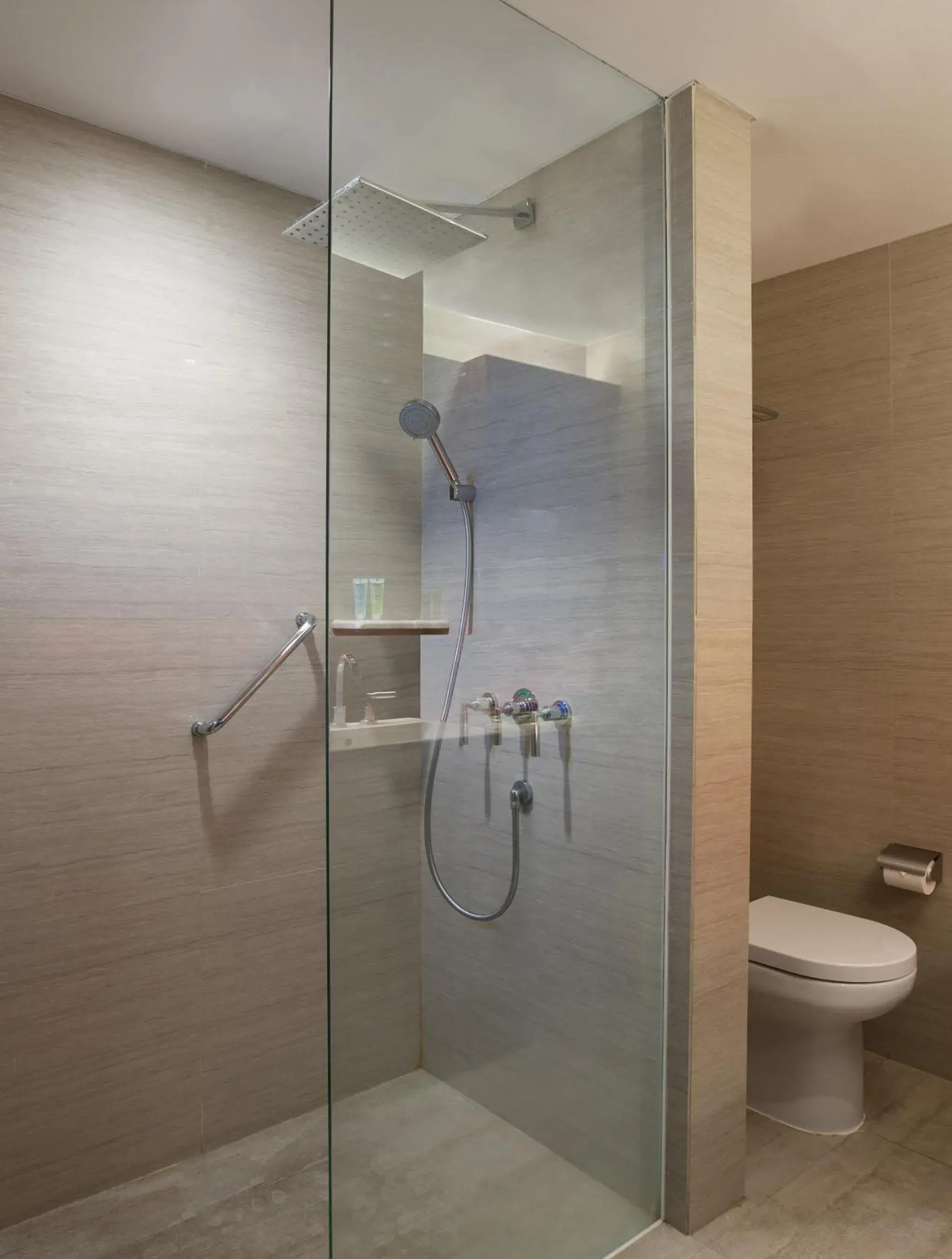 Bathroom in Hotel Santika Premiere Semarang