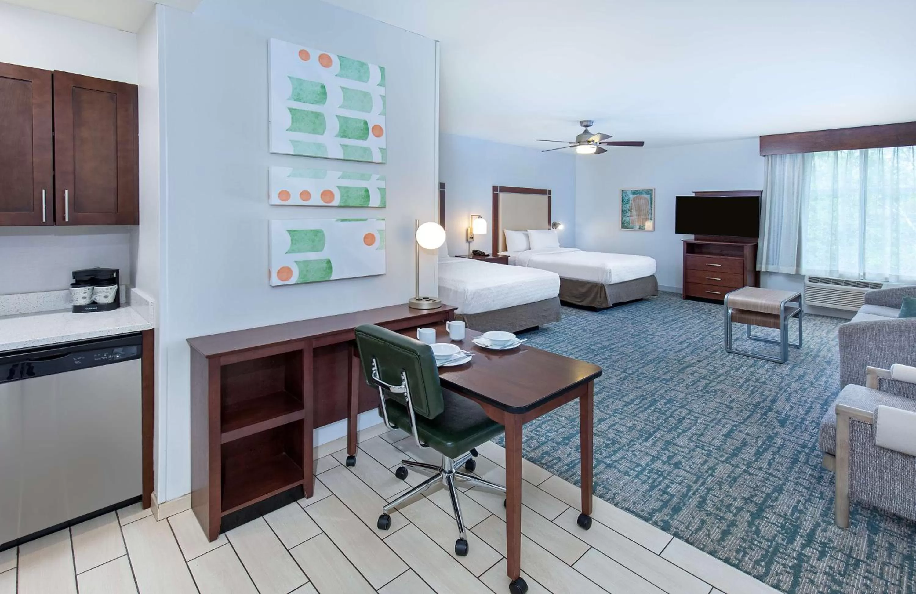 Living room, Bed in Homewood Suites by Hilton Atlanta Perimeter Center