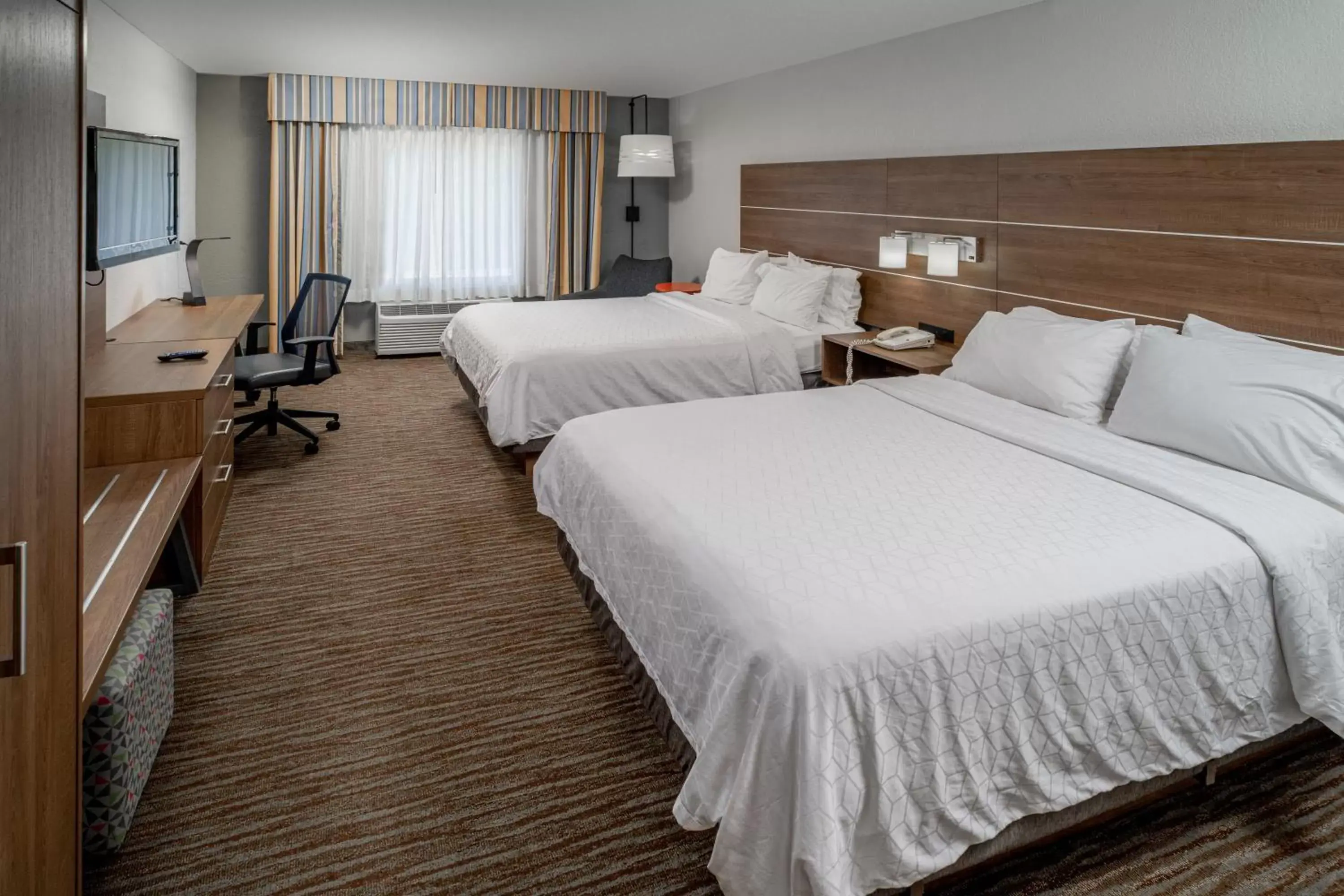 Bedroom, Bed in Holiday Inn Express and Suites Pikeville, an IHG Hotel