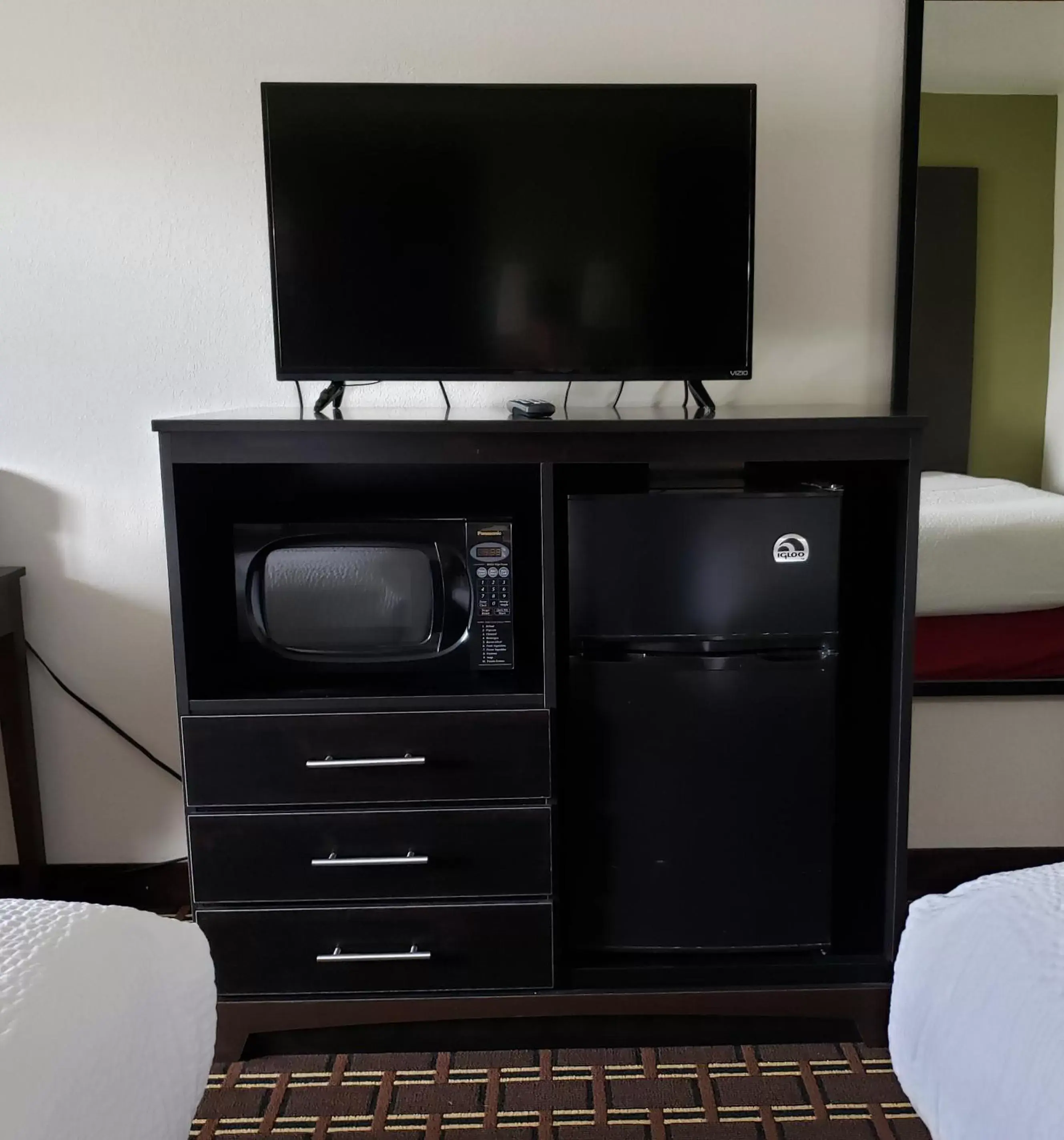 TV and multimedia, TV/Entertainment Center in Super 8 by Wyndham La Crosse