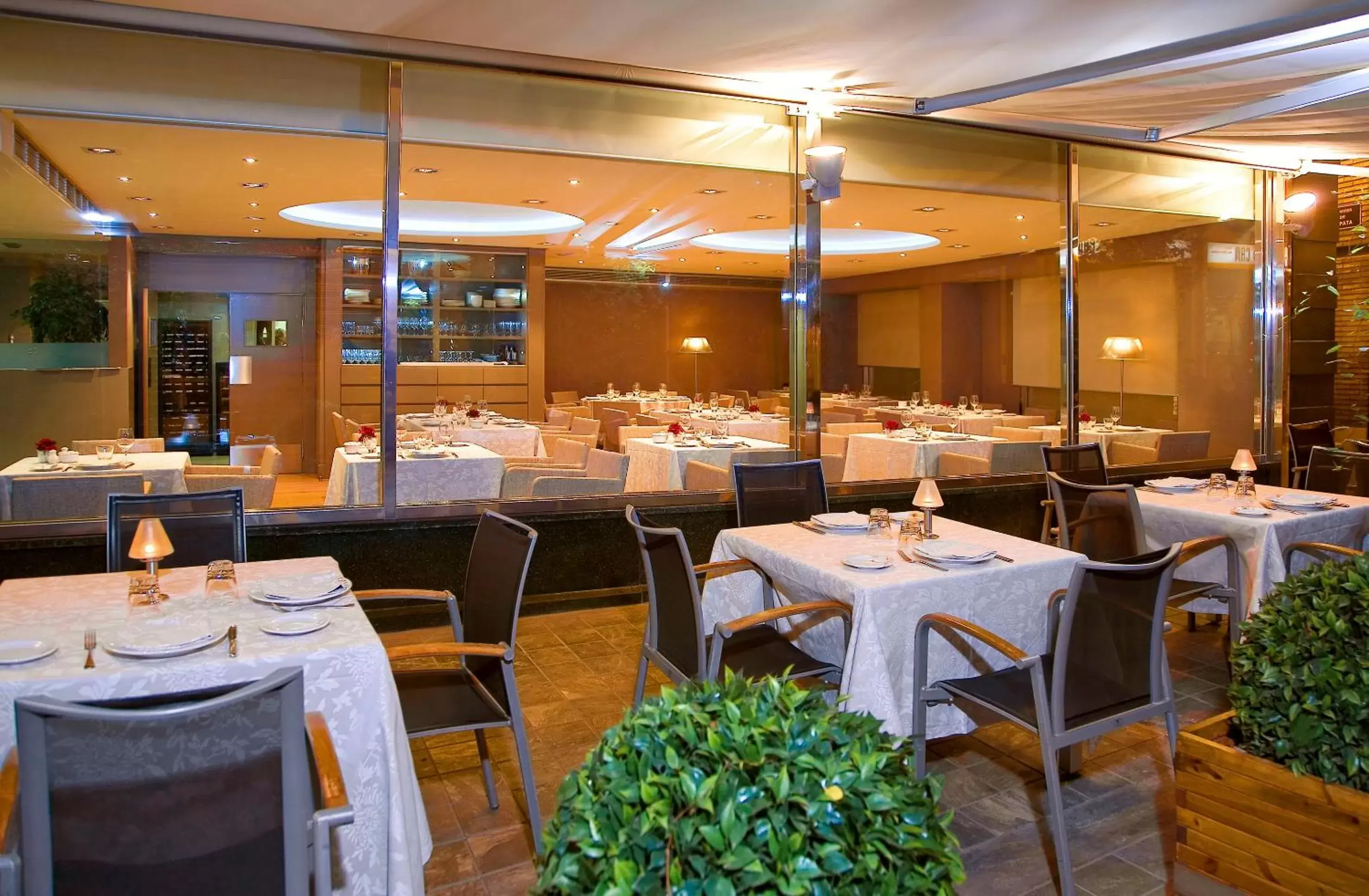 Restaurant/Places to Eat in Melia Plaza Valencia