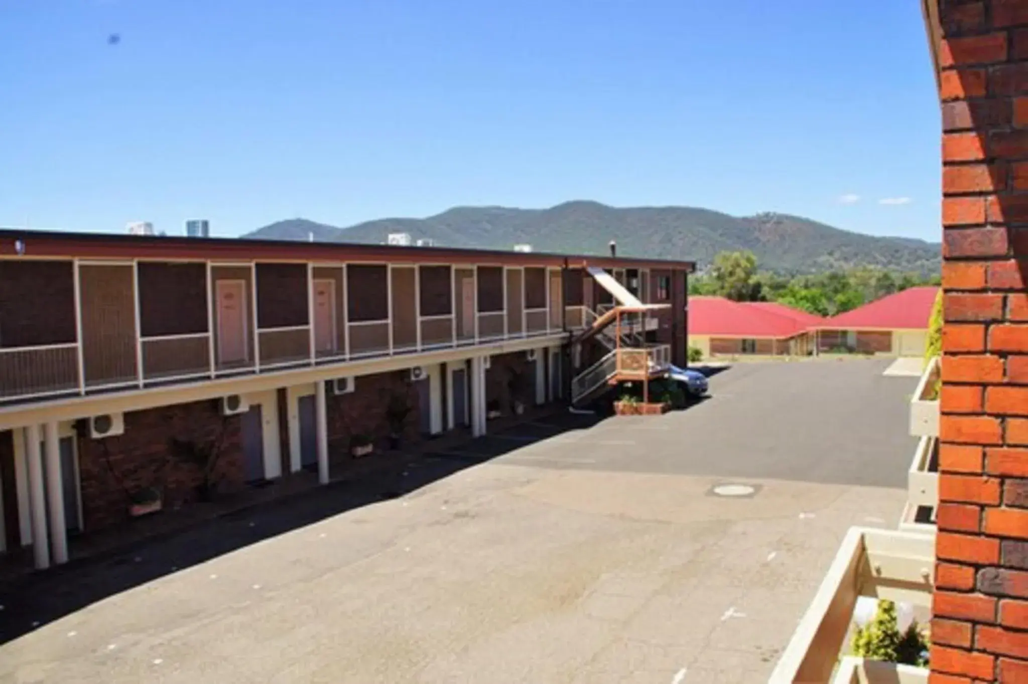 Mountain view in Redhill Tamworth Motor Inn and Conference Centre