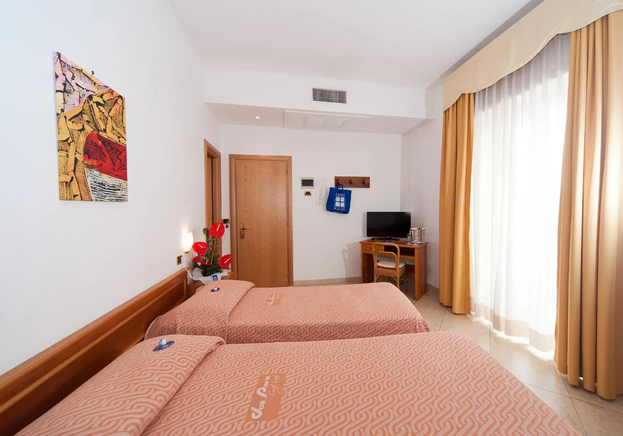 Bed in Joli Park Hotel - Caroli Hotels