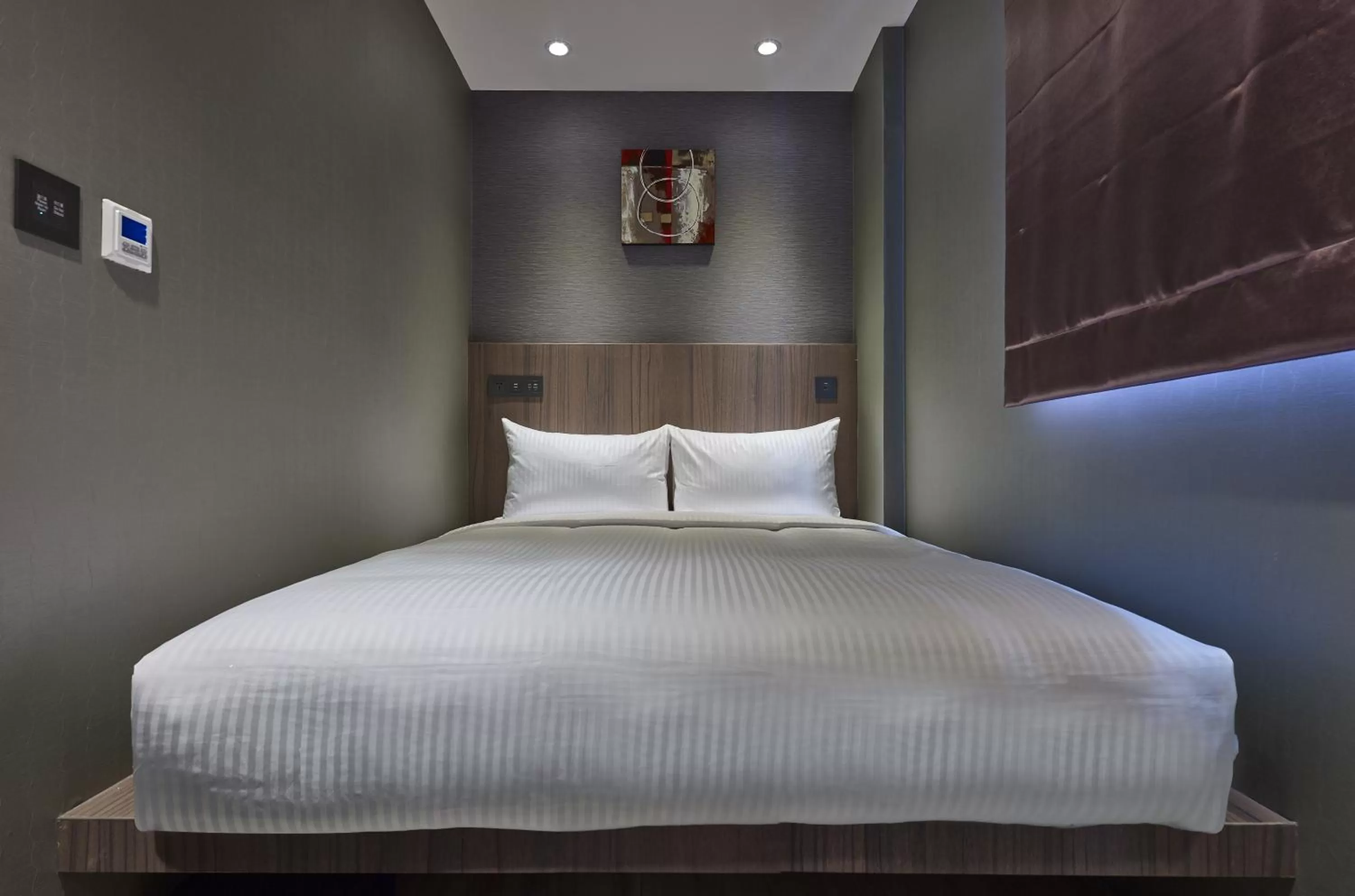Photo of the whole room, Bed in Beauty Hotels Taipei - B7 Journey