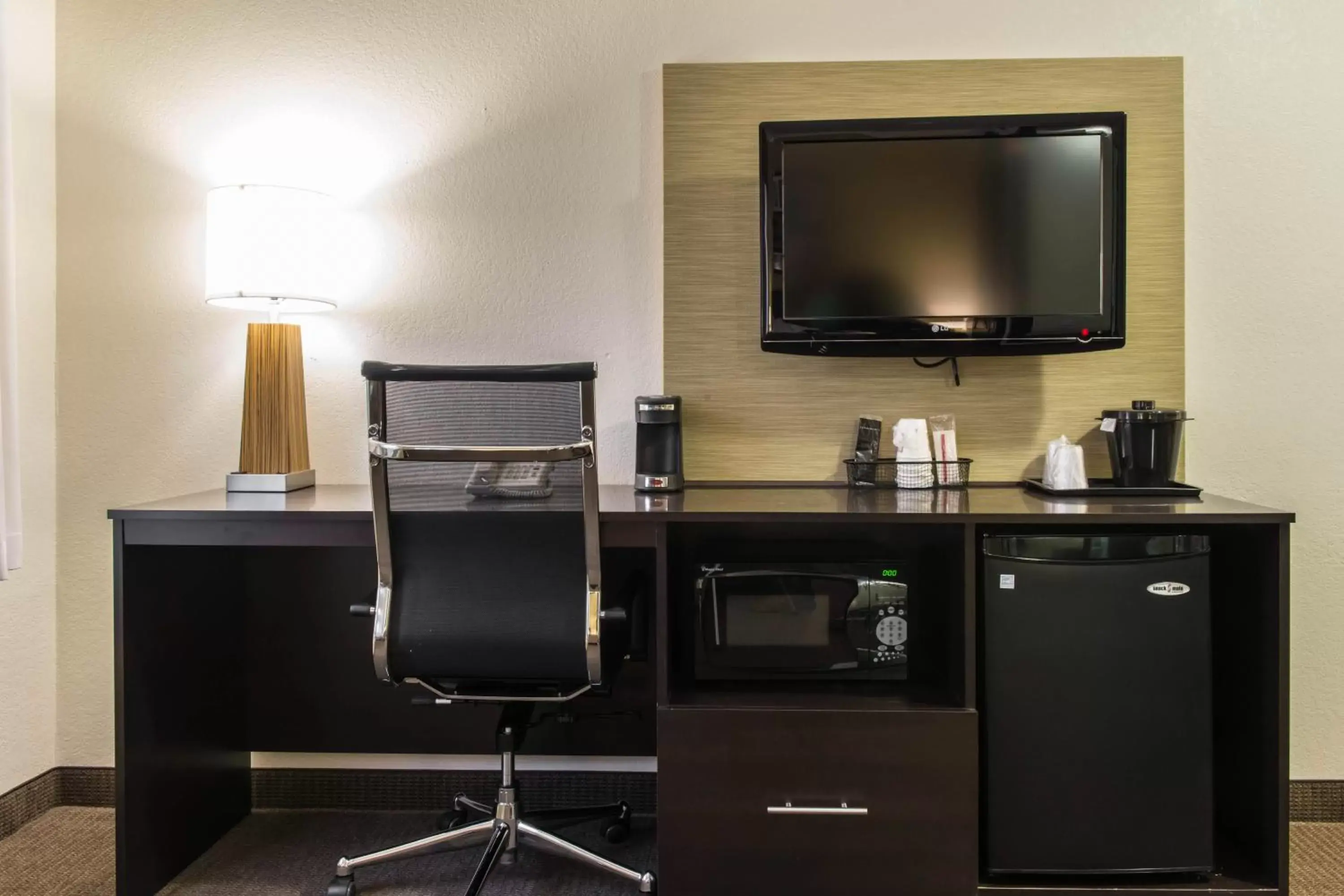 TV and multimedia, TV/Entertainment Center in Mainstay Suites Pittsburgh Airport