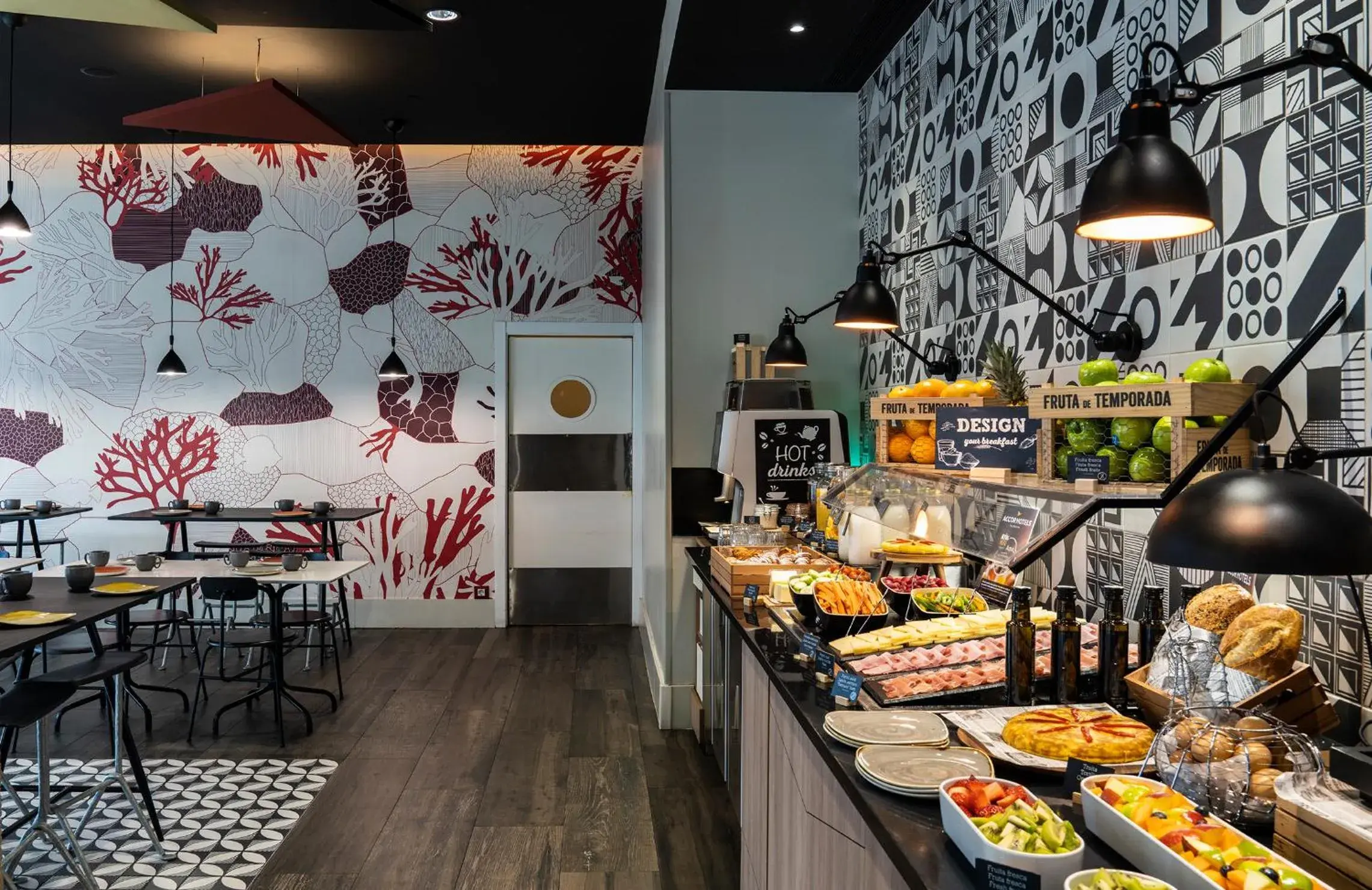 Food and drinks in ibis Styles Barcelona City Bogatell