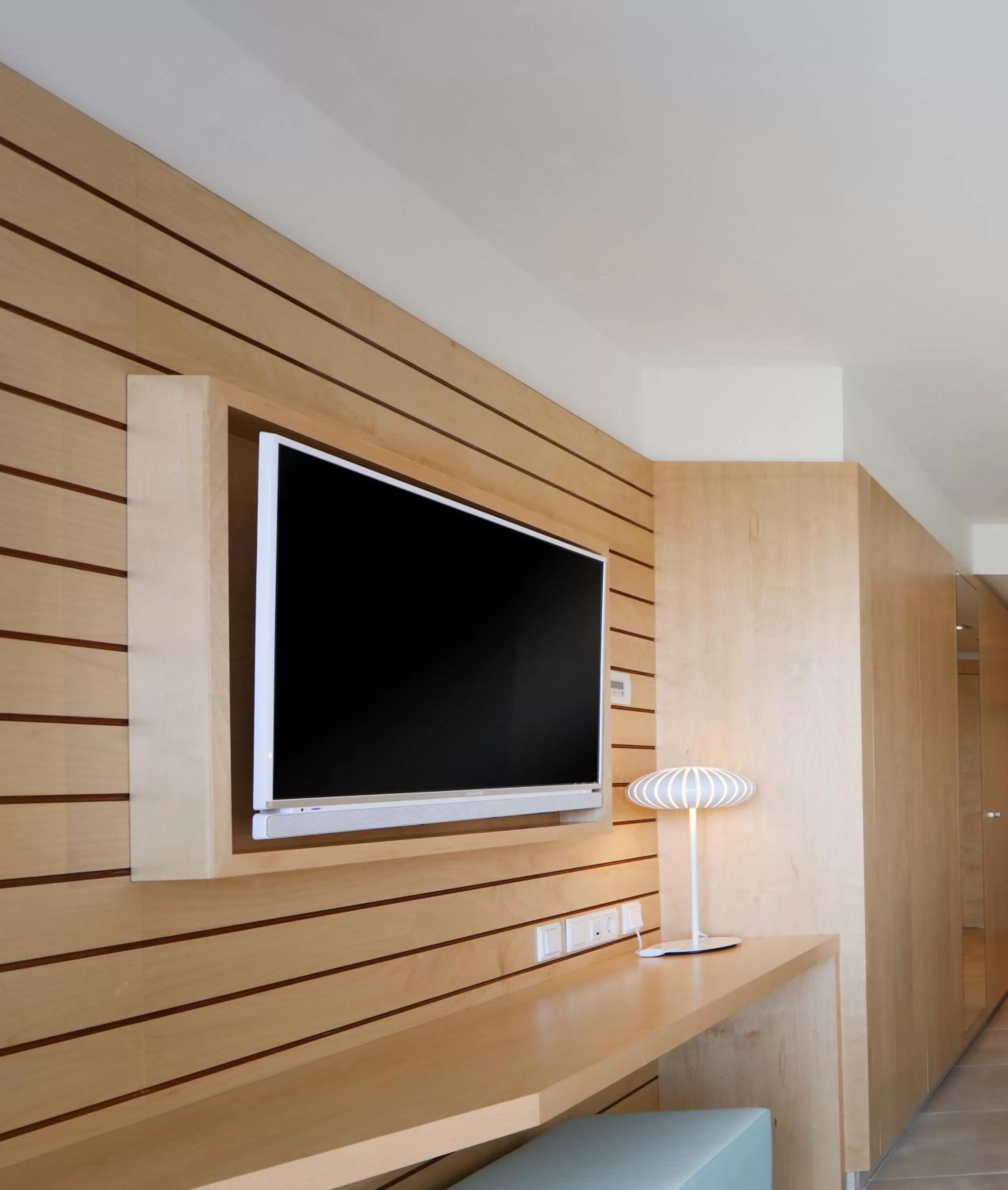 TV and multimedia in Iberostar Selection Playa de Palma