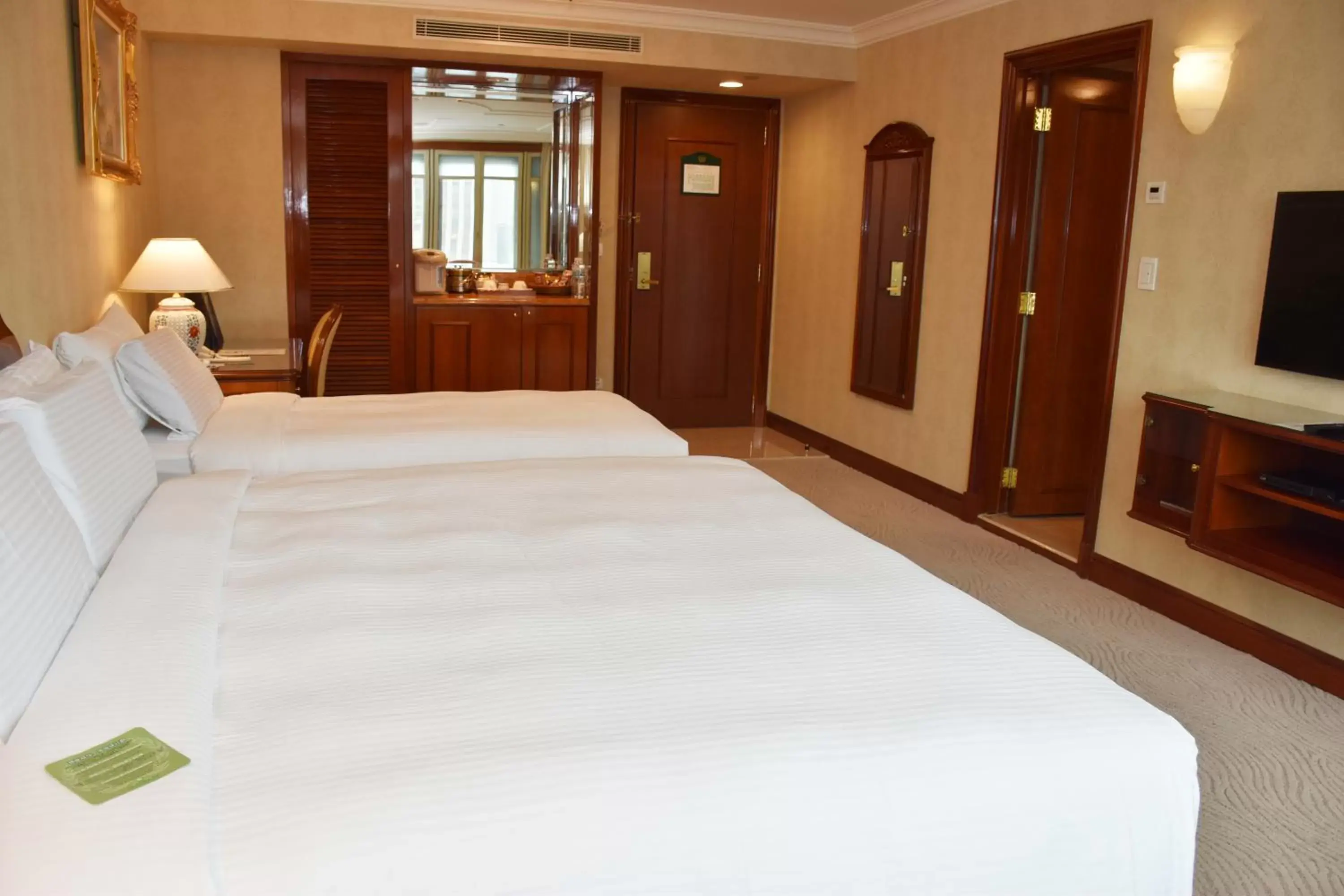 Photo of the whole room, Bed in Evergreen Laurel Hotel Taipei