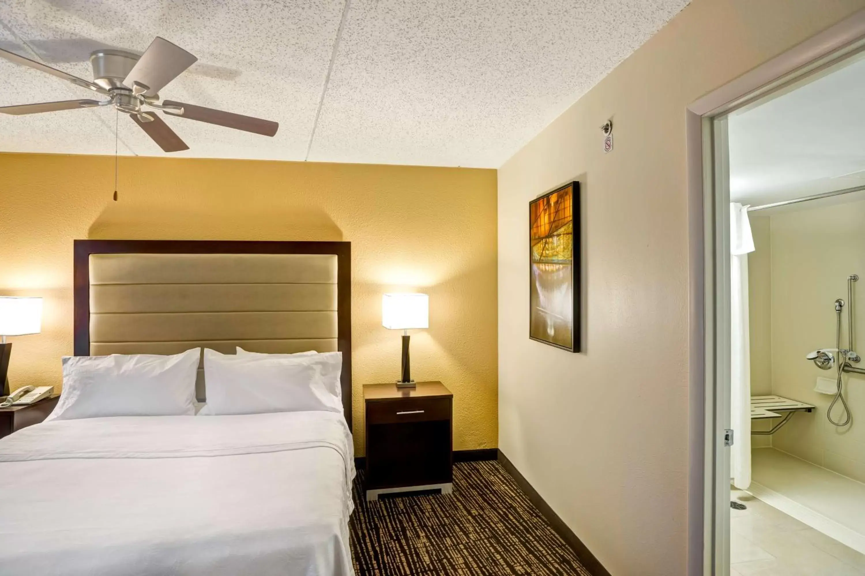 Bathroom, Bed in Homewood Suites by Hilton Washington, D.C. Downtown