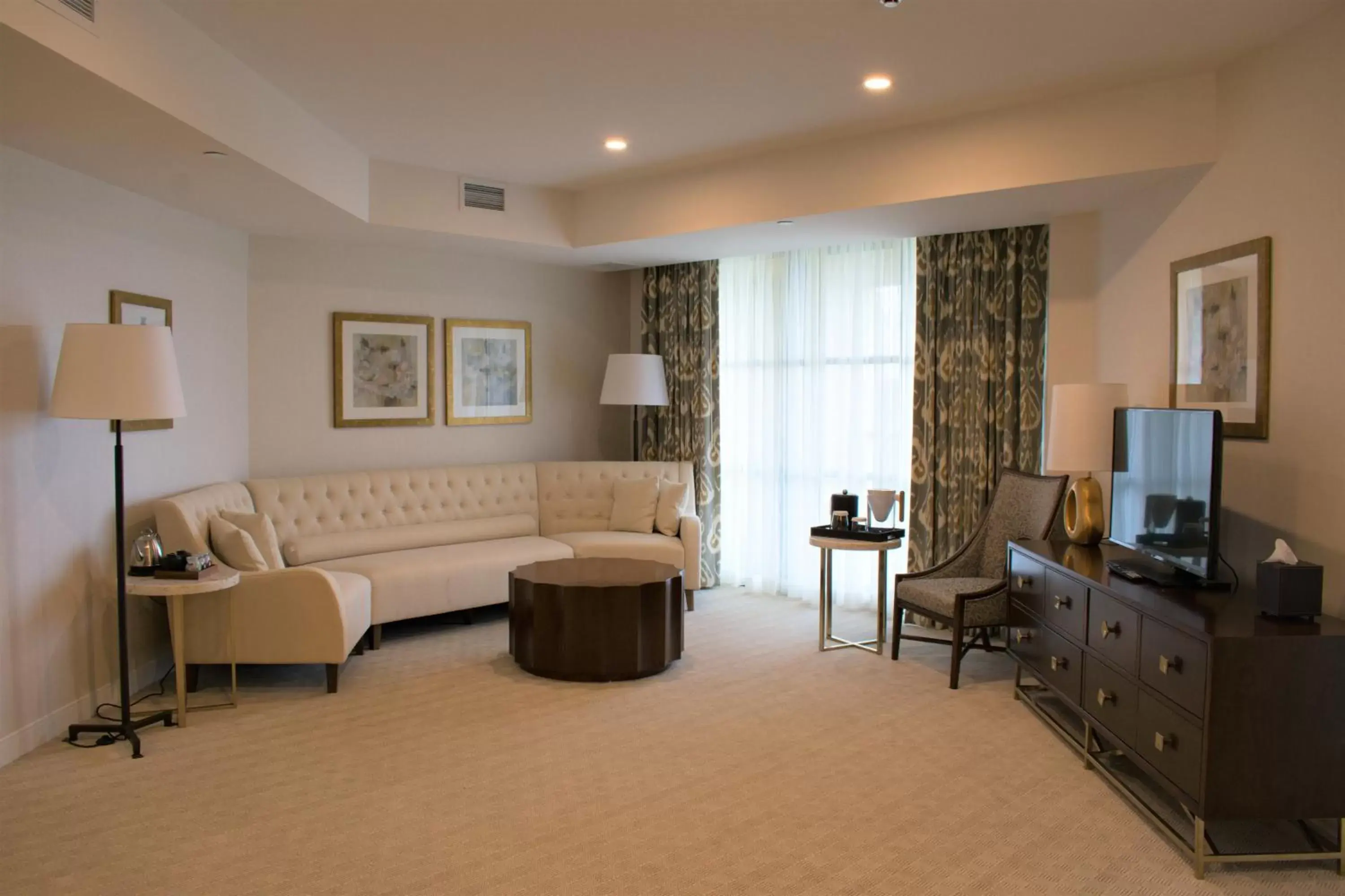 Living room, Seating Area in YO1 Longevity & Health Resorts, Catskills