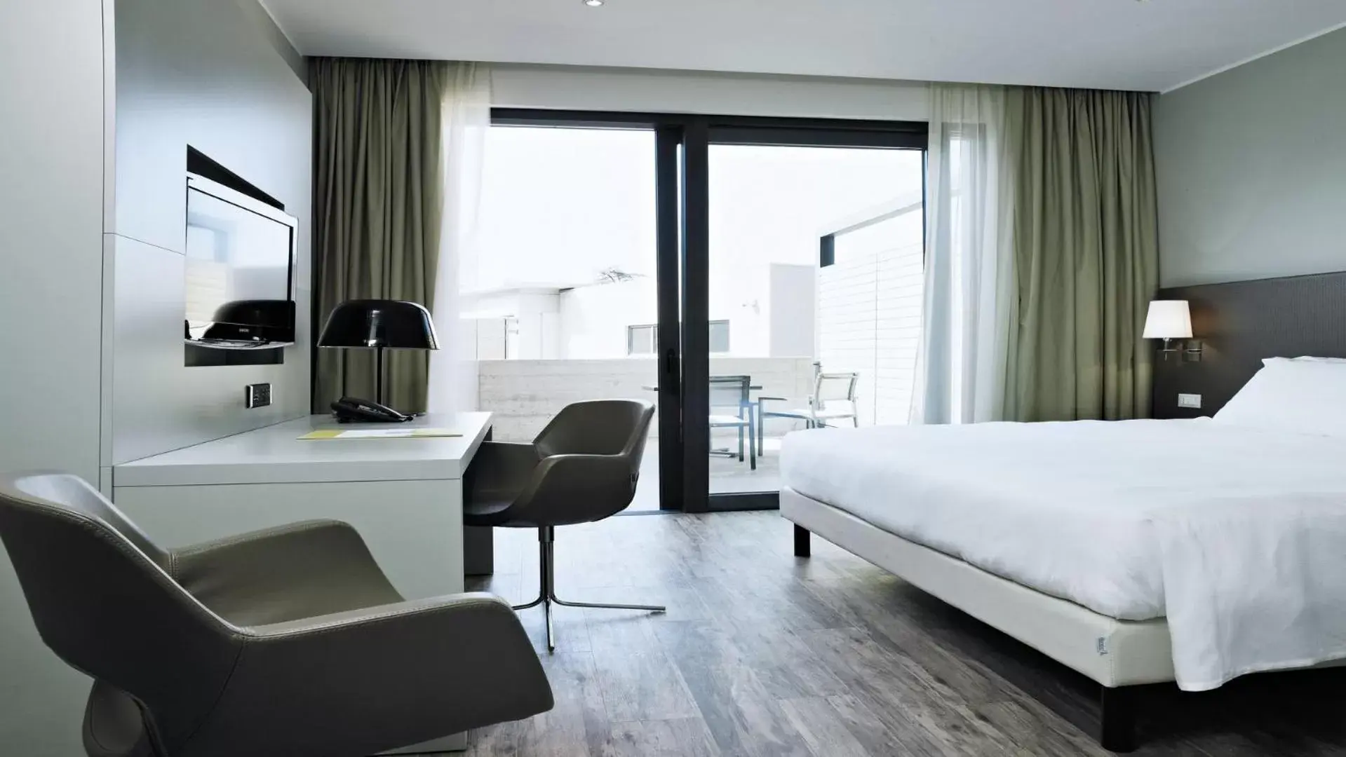 Bedroom in DoubleTree by Hilton Hotel Venice - North