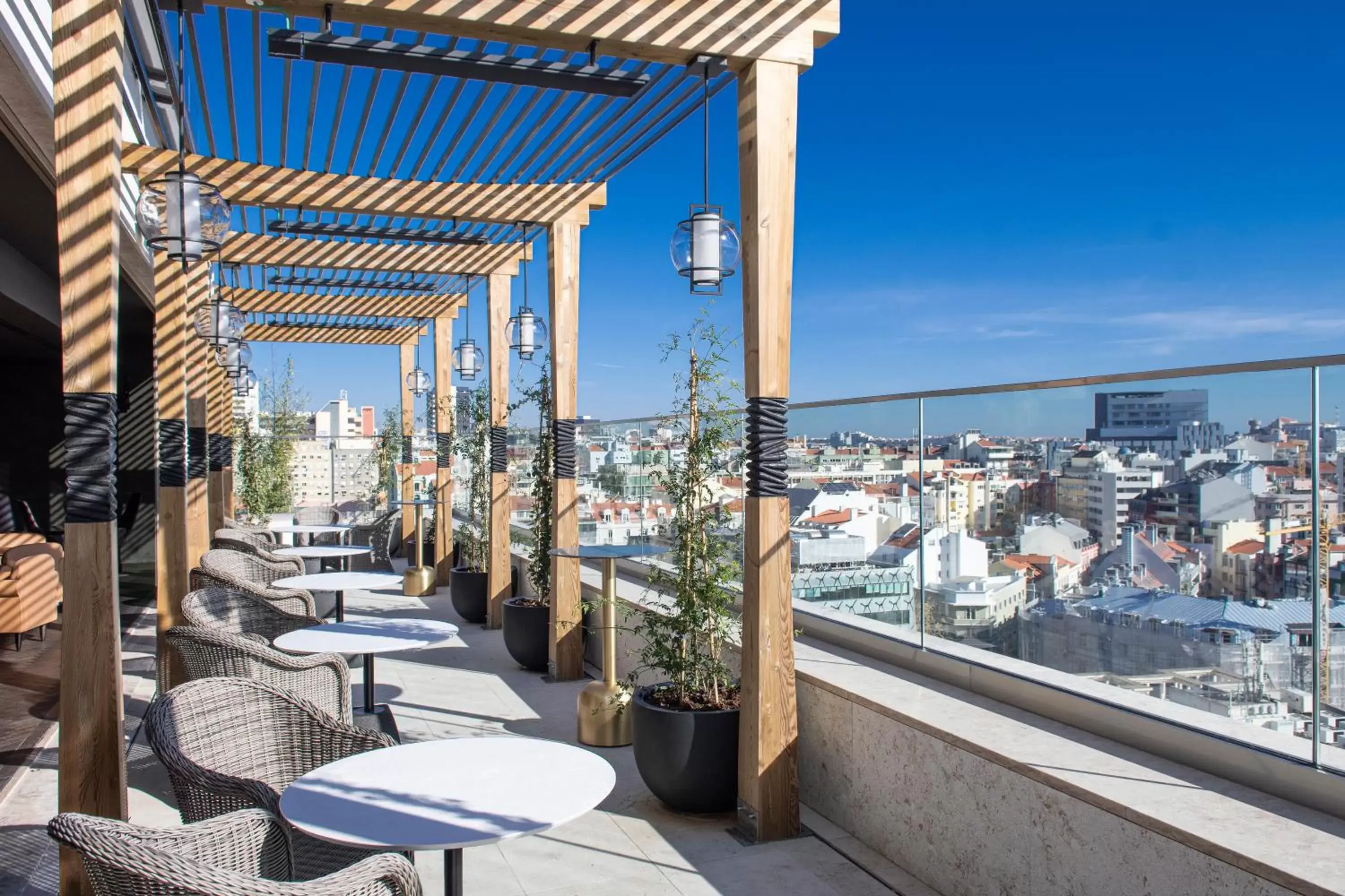 Balcony/Terrace, Restaurant/Places to Eat in EPIC SANA Marquês Hotel