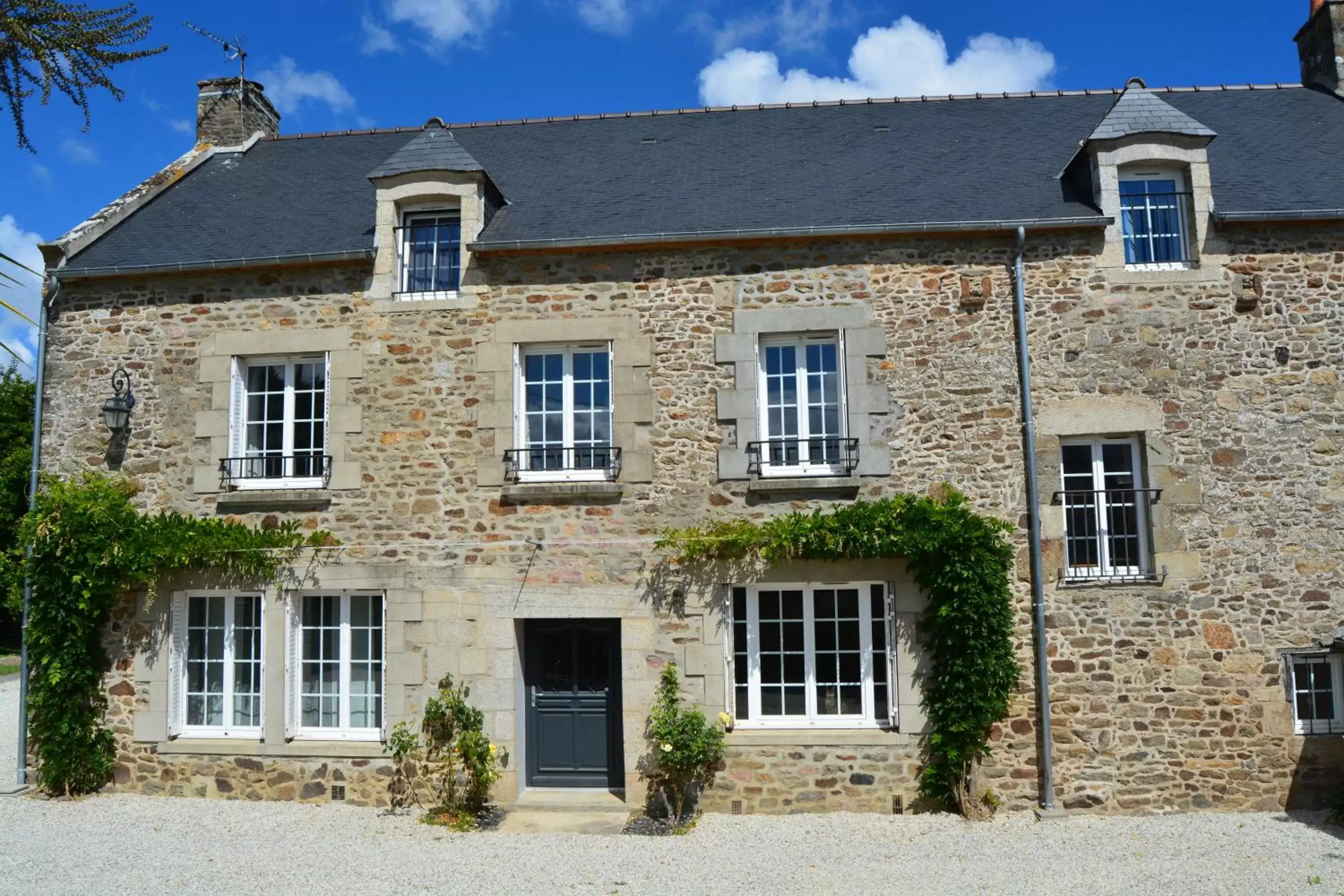 Property Building in Lebeau Repos