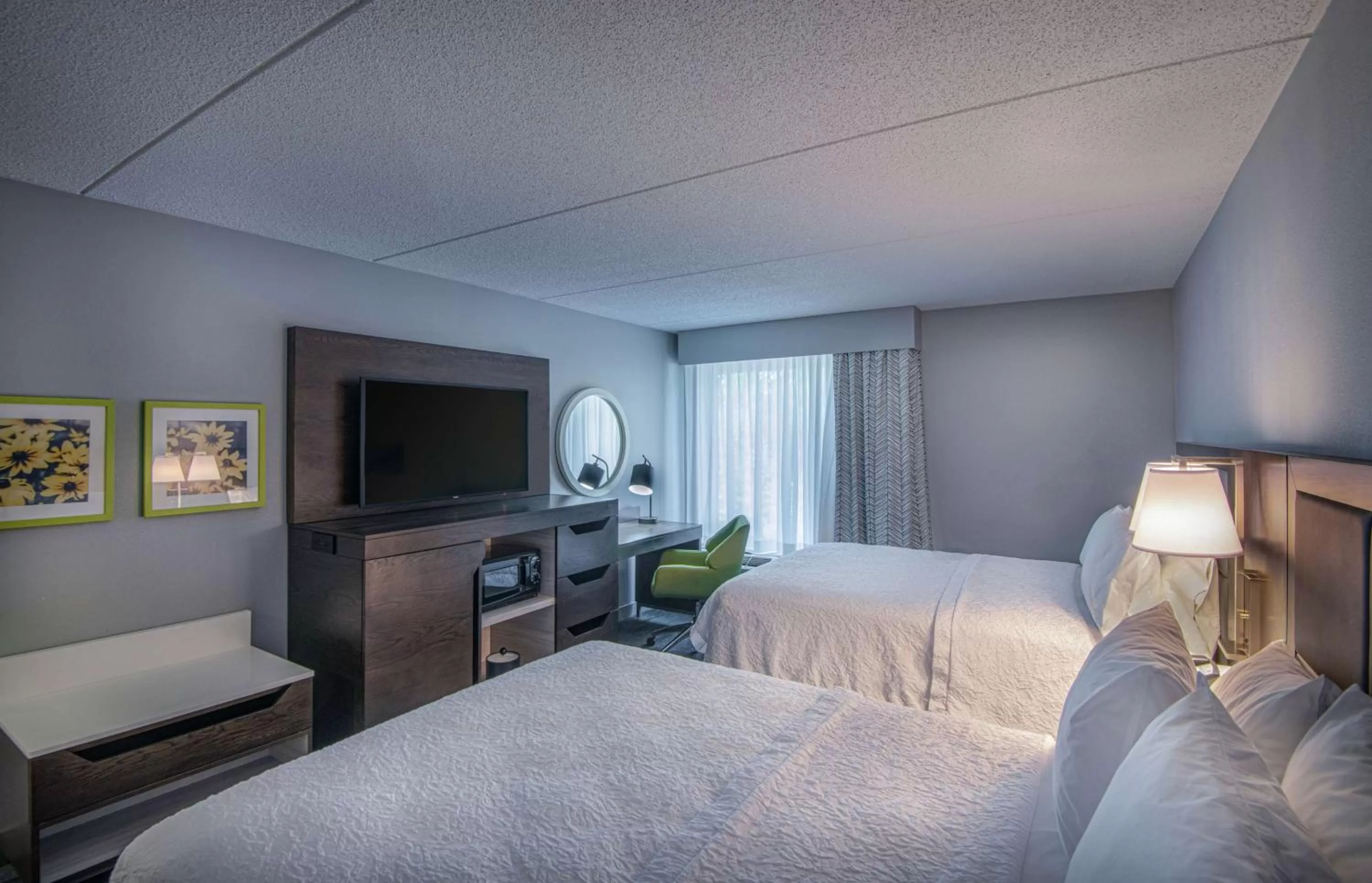 Bedroom, Bed in Hampton Inn Waldorf