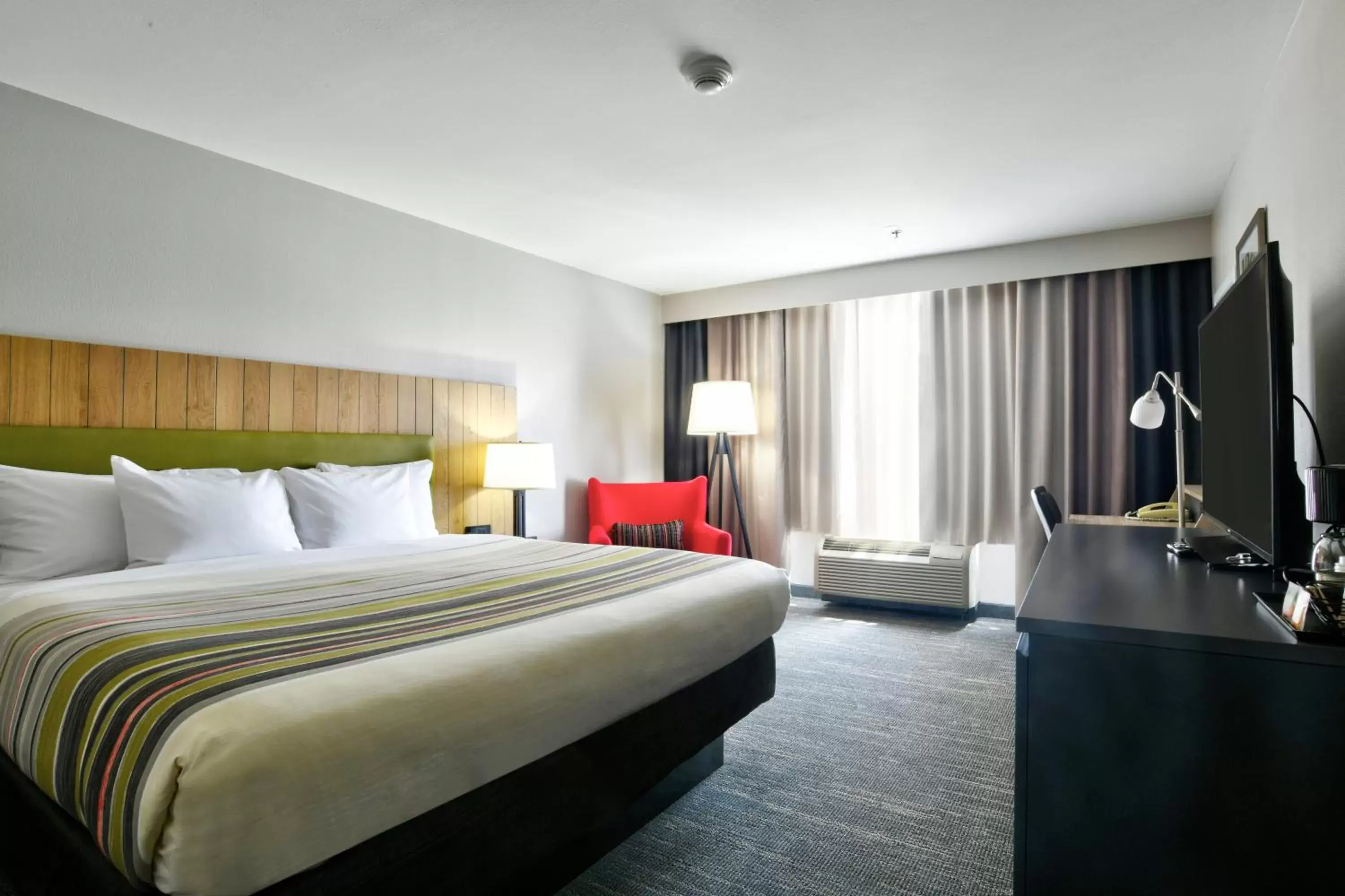 Bed in Country Inn & Suites by Radisson, Oklahoma City Airport, OK