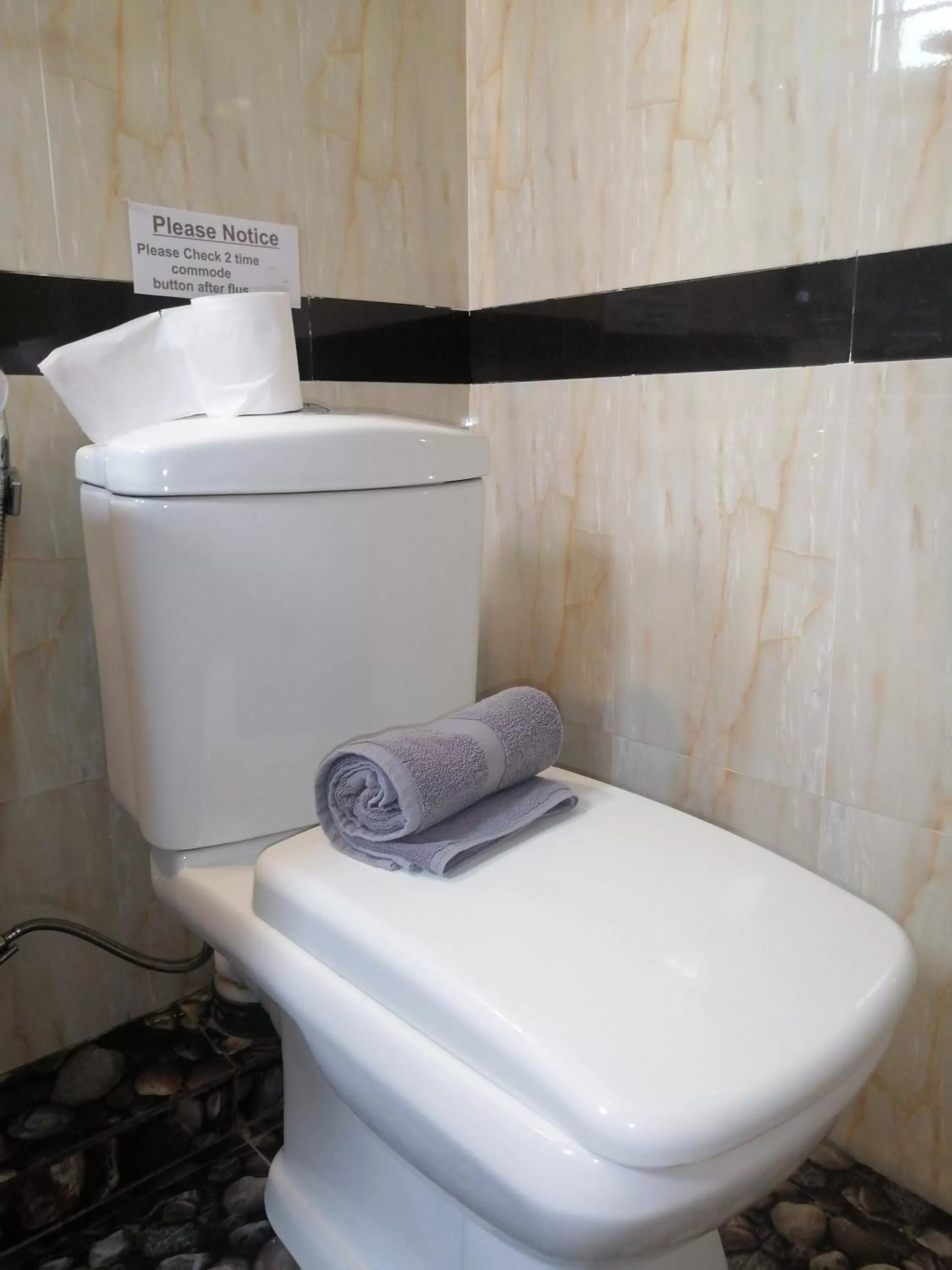 Le Petit Hotel & Restaurant