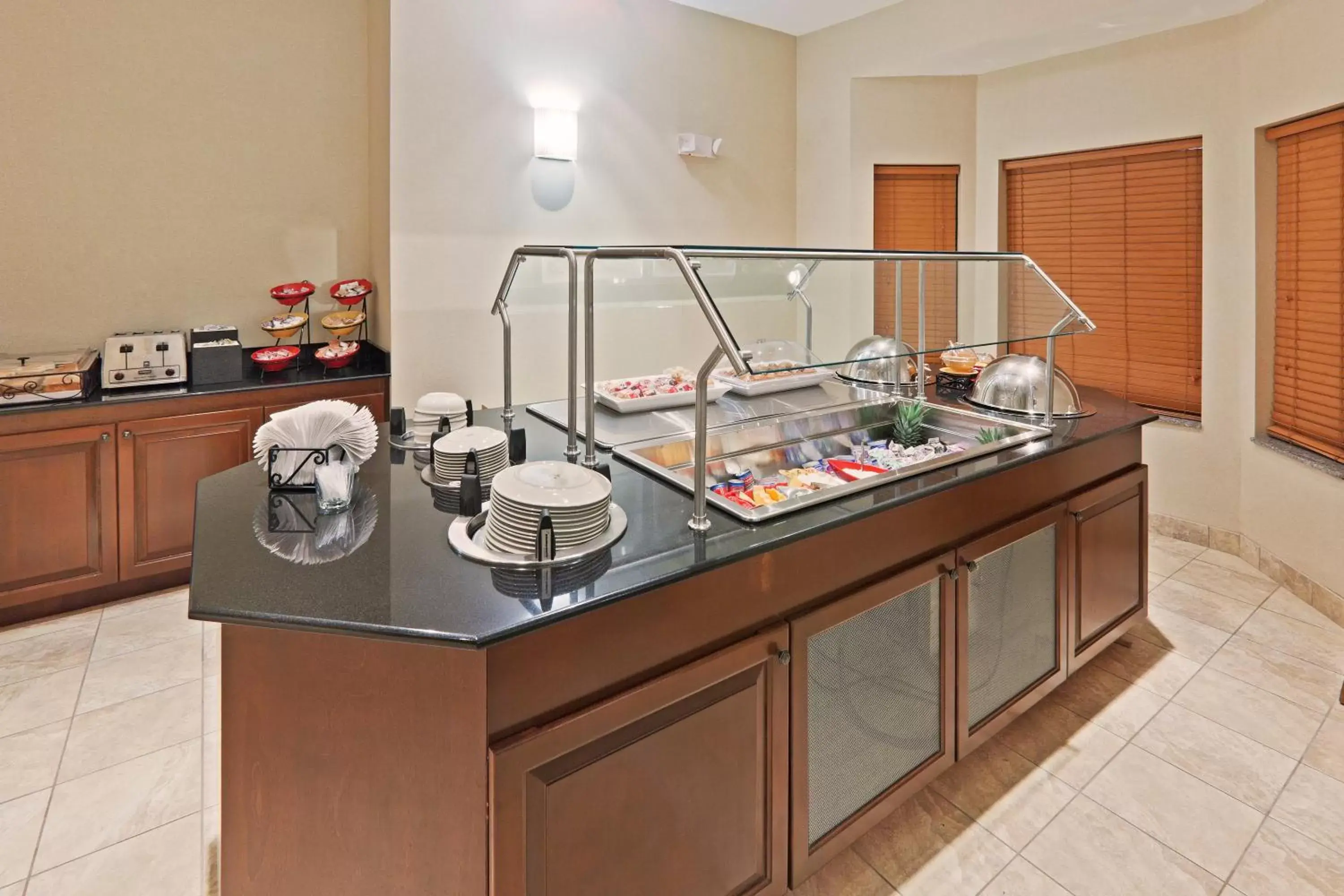 Breakfast, Kitchen/Kitchenette in Staybridge Suites Oklahoma City, an IHG Hotel
