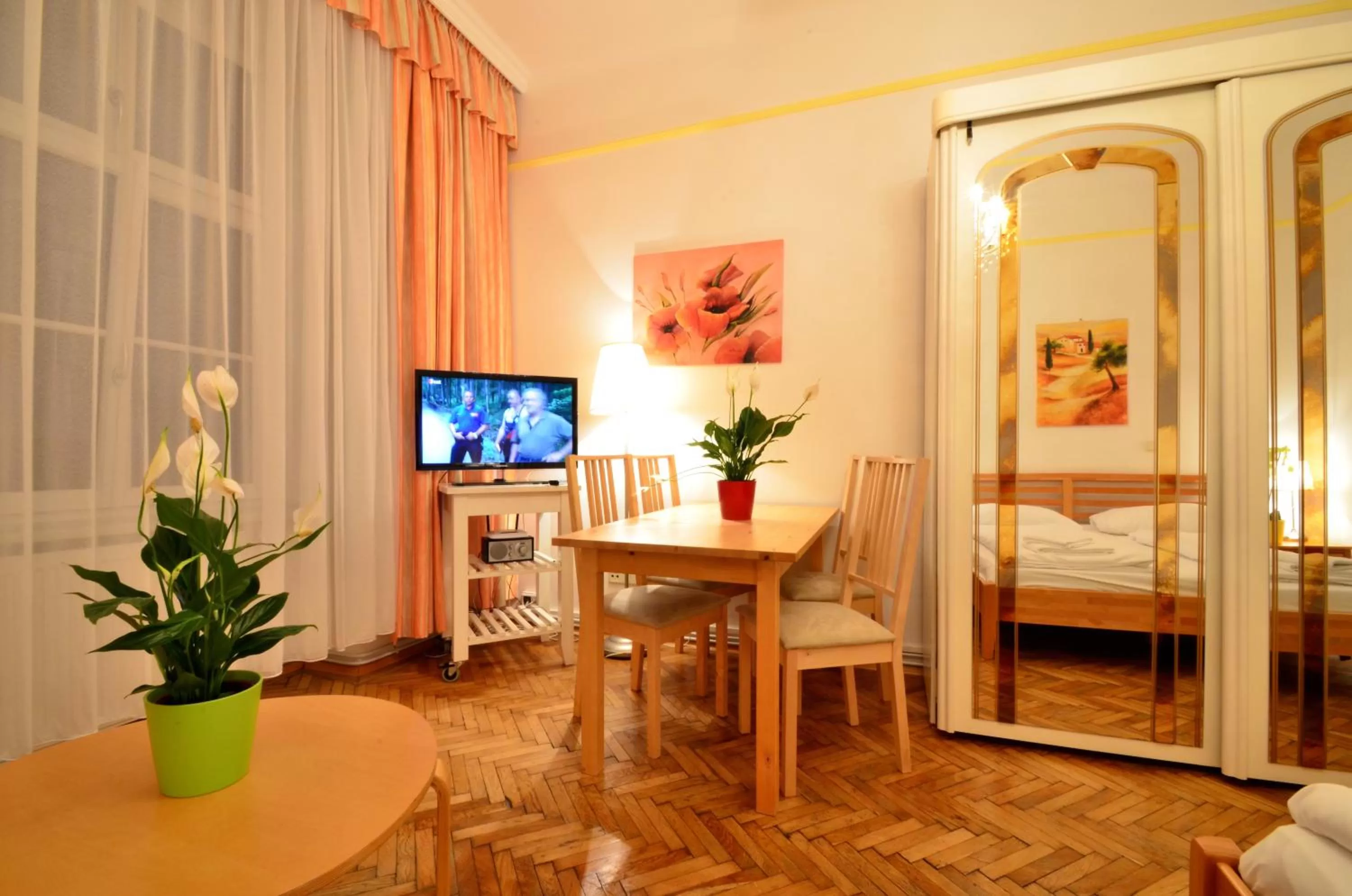 TV and multimedia, Bed in AJO Apartments - Messe City Flat - Self-Check-in