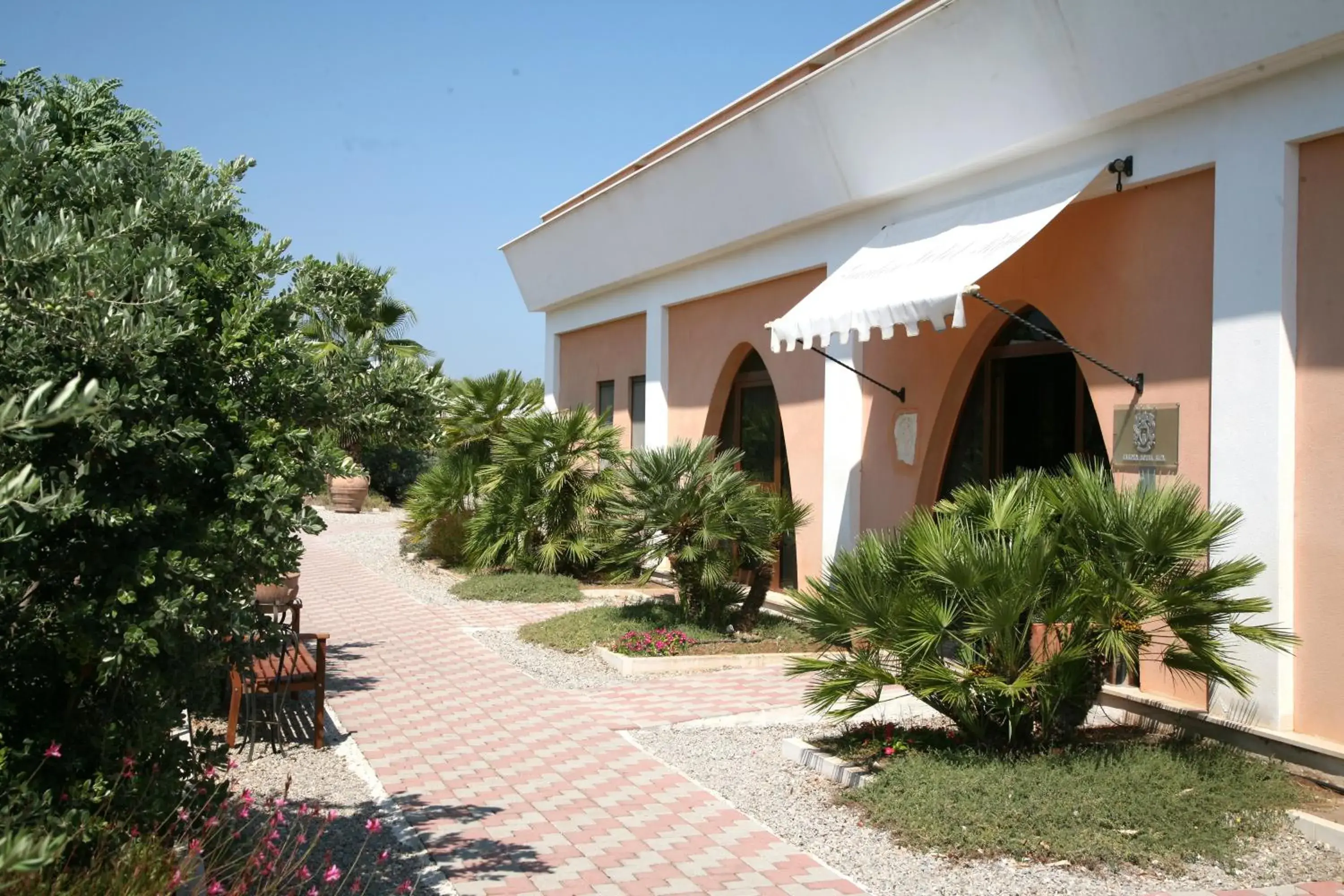 Facade/entrance, Property Building in Garden Hotel Ripa