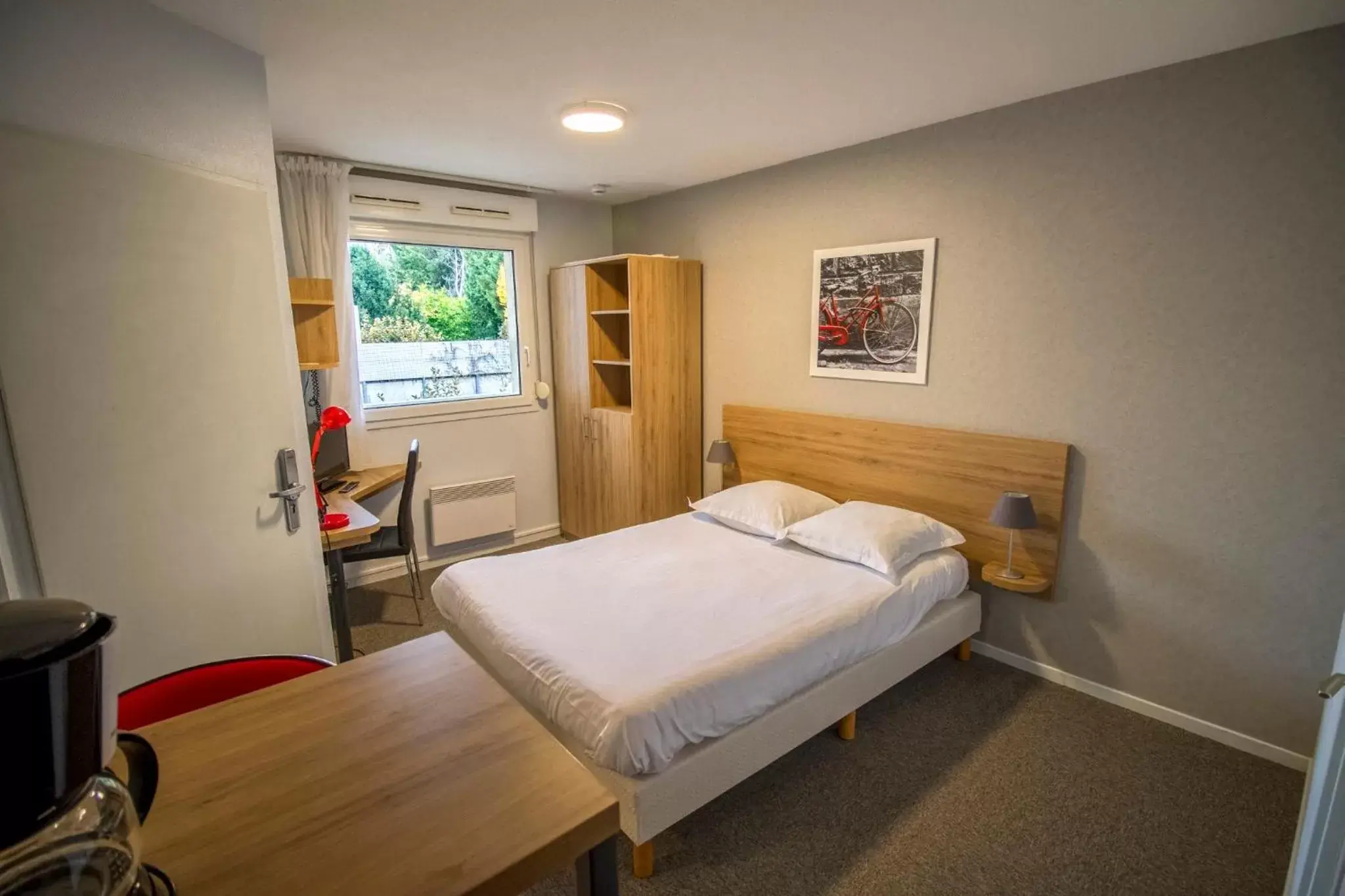 Bed in KOSY Appart'hôtel Le Champ De Mars Reims
