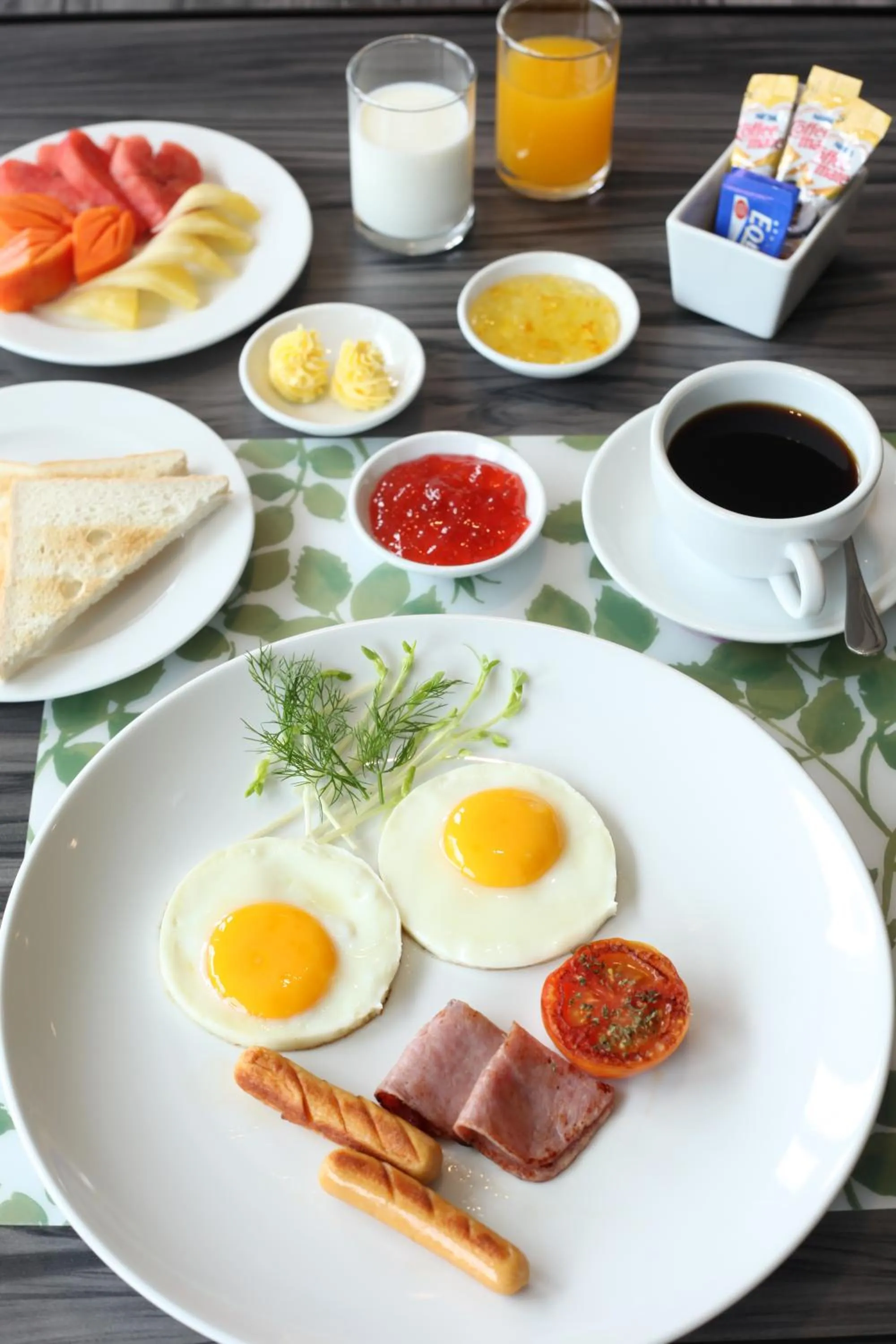 Restaurant/places to eat in Crystal Suites Suvarnbhumi Airport