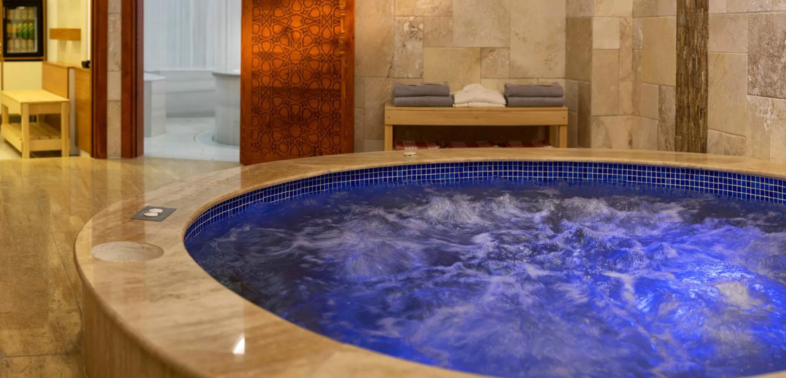 Public Bath in Last Vita