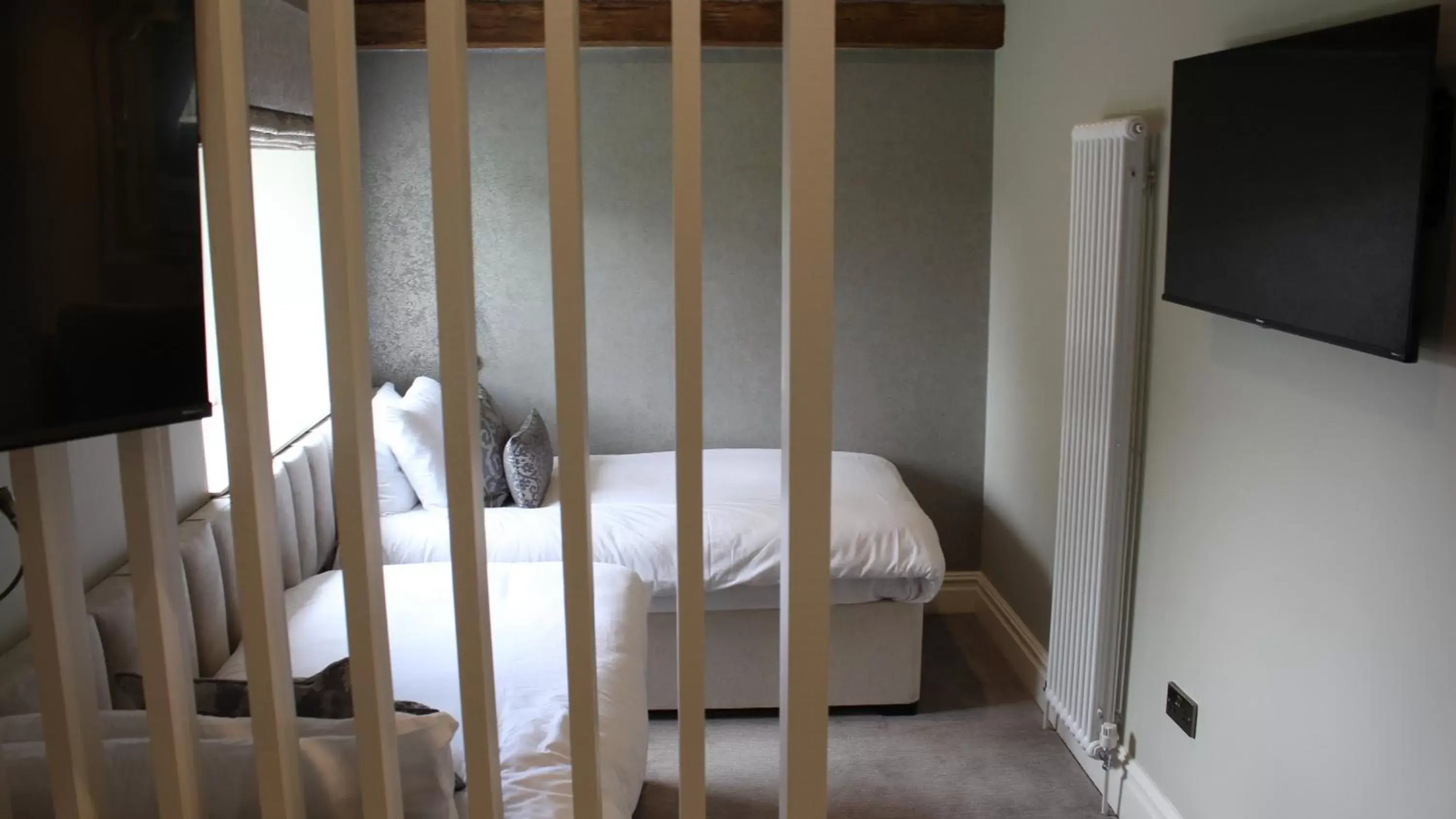 Bedroom, Bed in Manor House Hotel
