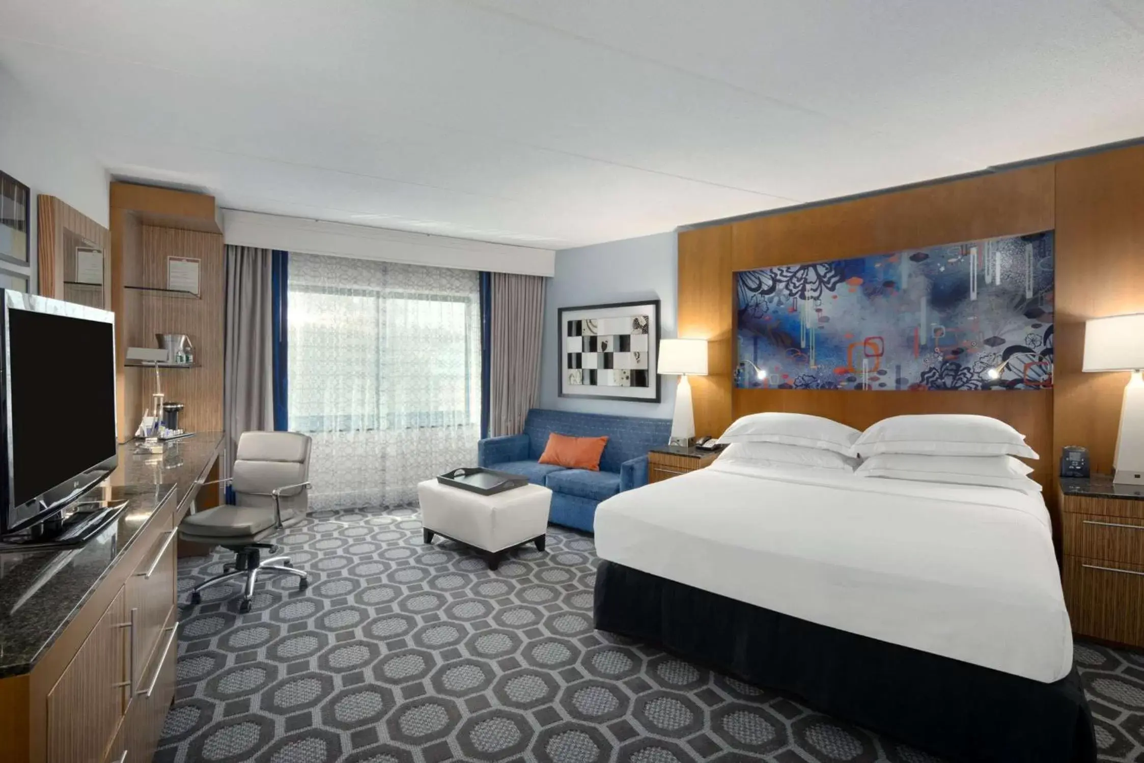 Deluxe King Room with Roll-In Shower - Mobility Accessible in Hilton Long Island/Huntington Deluxe King Room with Roll-In Shower - Mobility Accessible in Hilton Long Island/Huntington