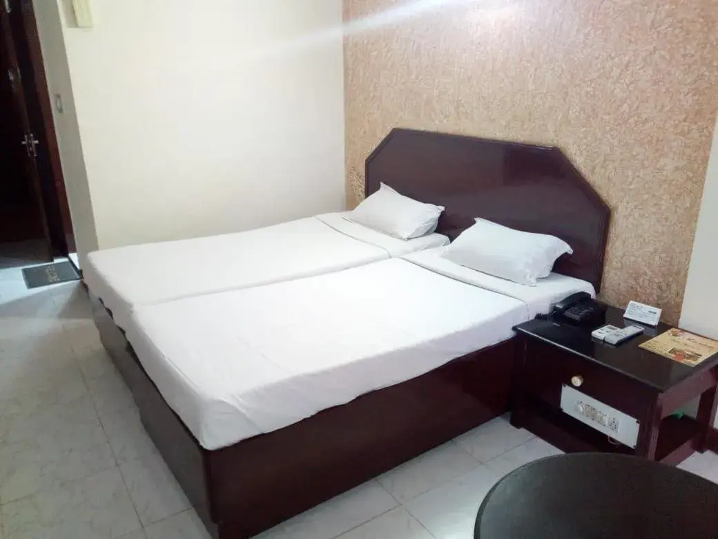 Bedroom, Bed in Hotel Ganga Ratan
