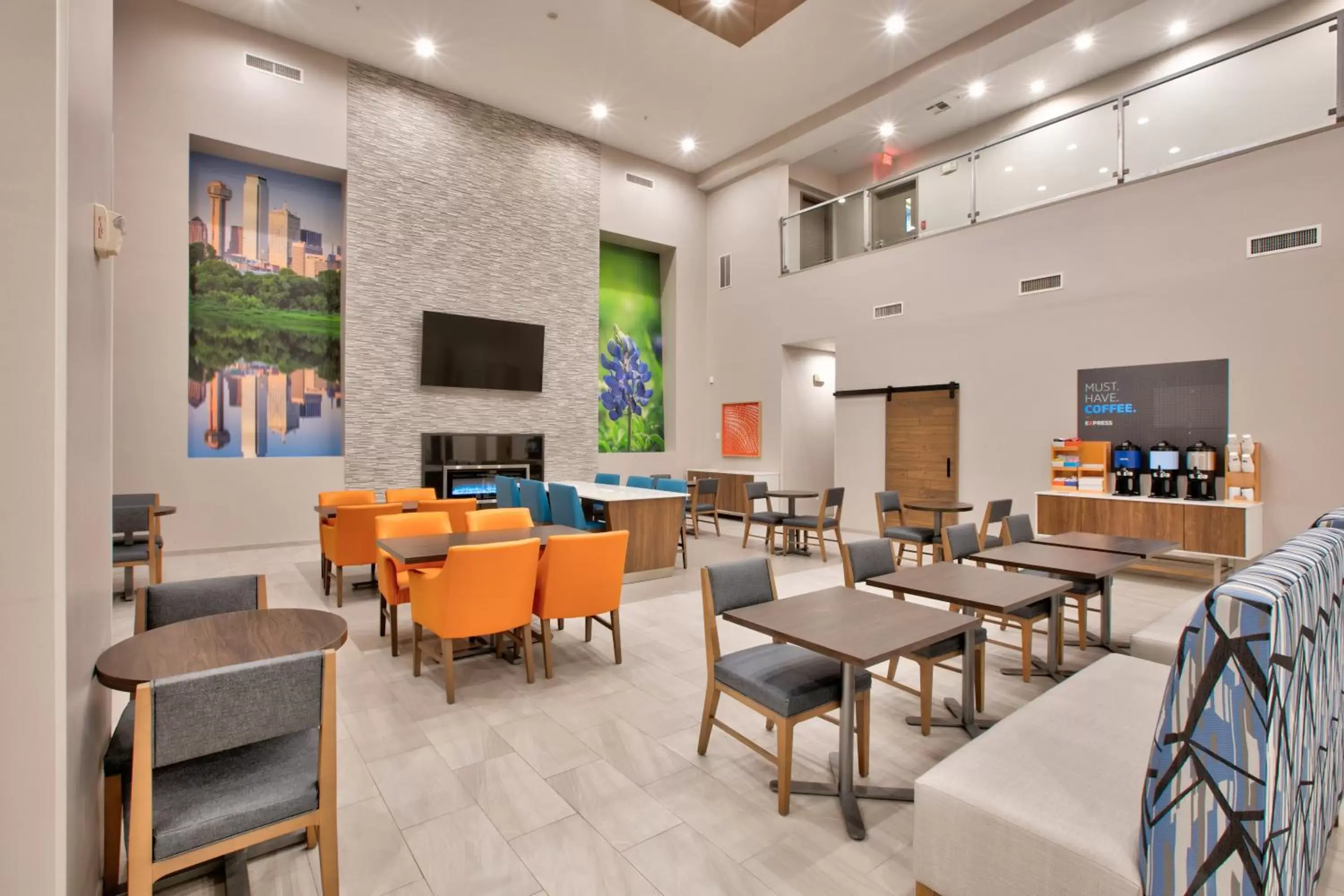 Breakfast, Restaurant/Places to Eat in Holiday Inn Express & Suites North Dallas at Preston, an IHG Hotel