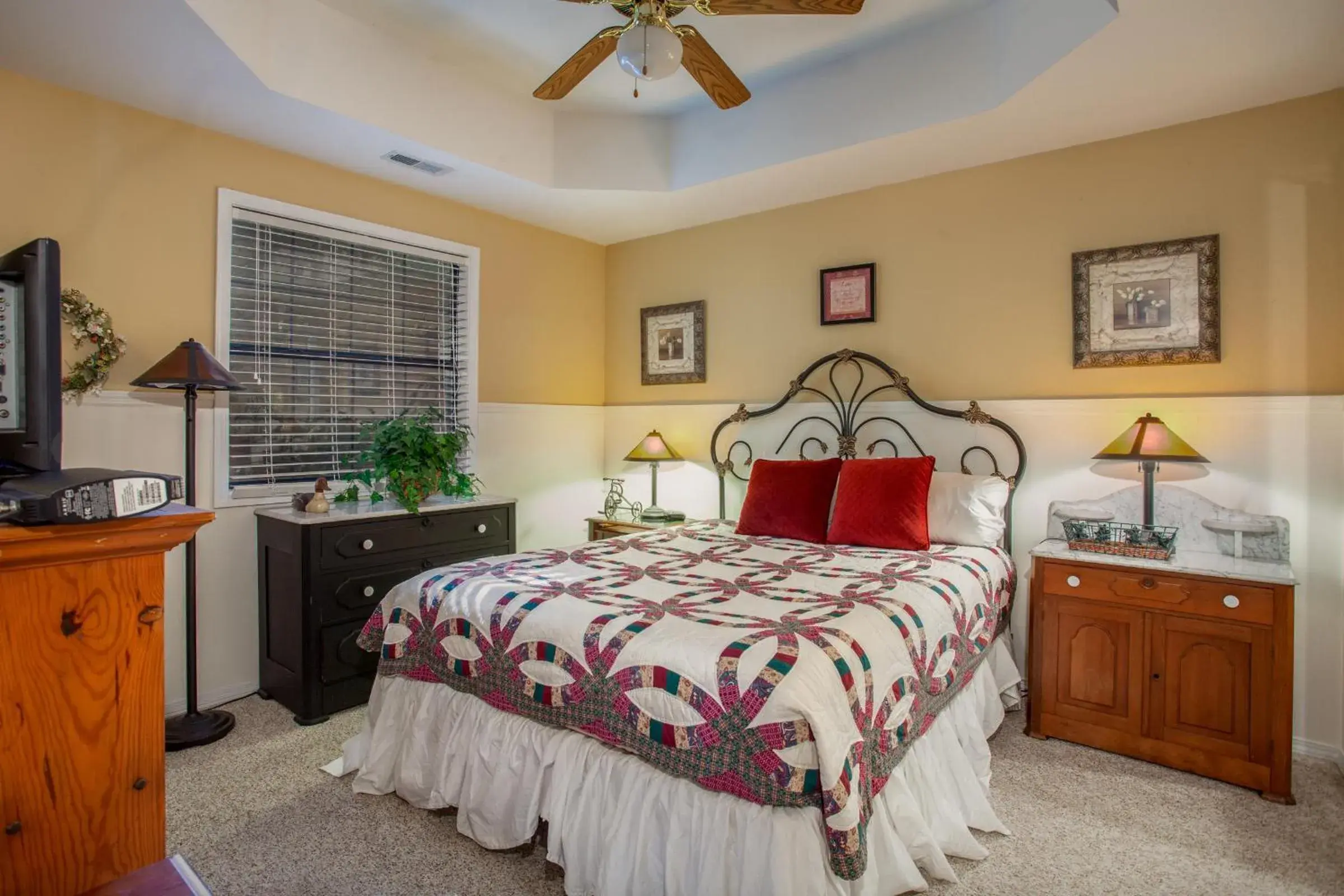 Bedroom, Bed in The Village At Indian Point Resort